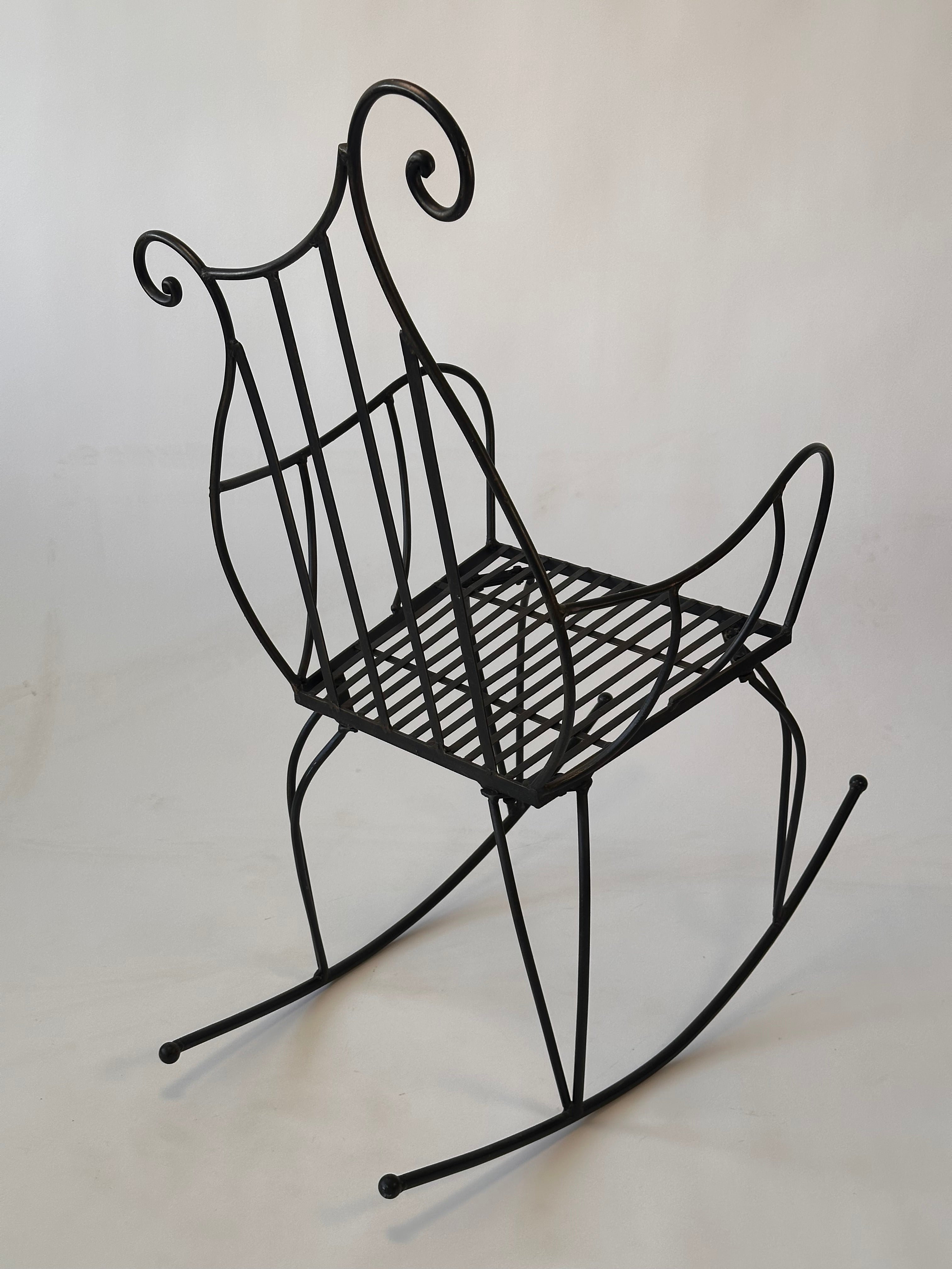 Chaise à bascule artisanale en fer forgé