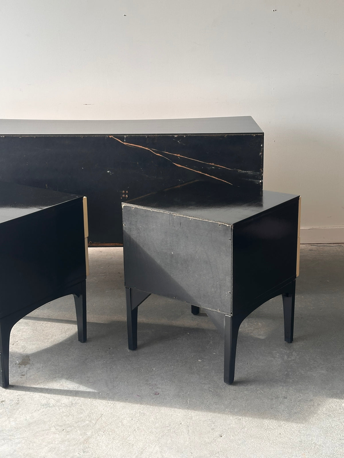 Set de 2 tables de nuit par Henri Vallières, Québec 🇨🇦