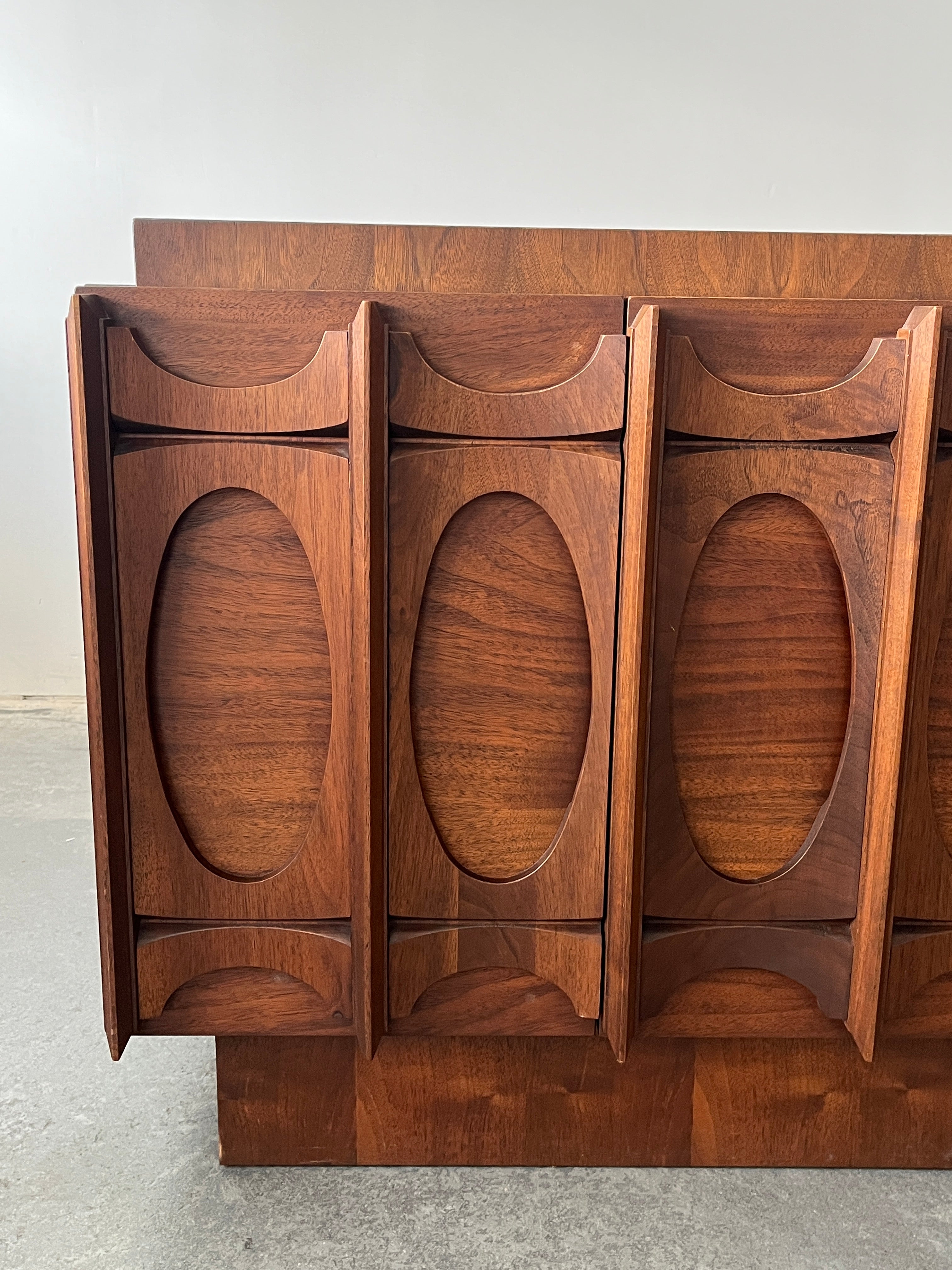 Set 2 tables de nuit MCM par Tobago Furniture