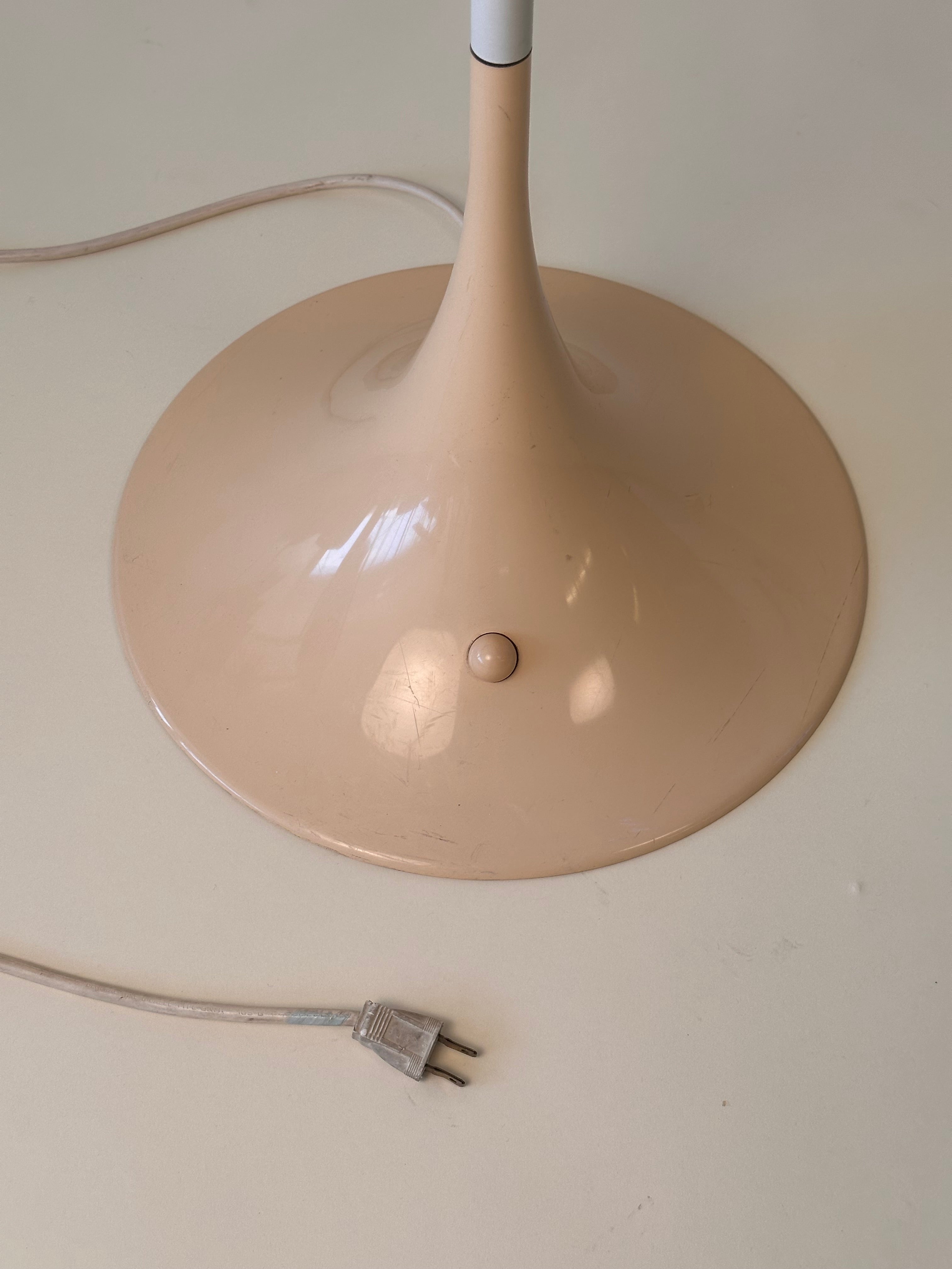 Lampadaire Panthella par Verner Panton pour Louis Poulsen, 1971
