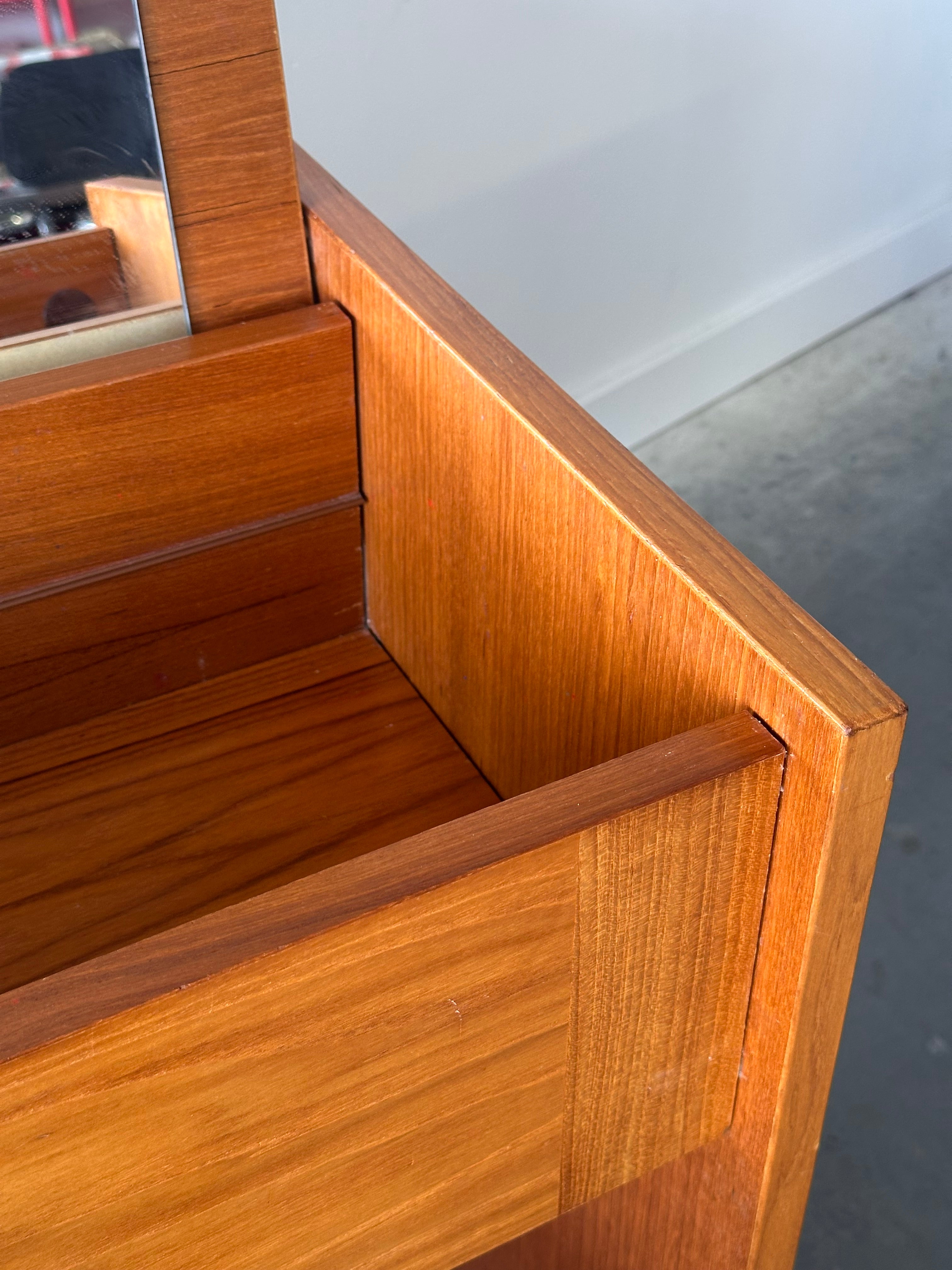 Vanité mid century en bois teck