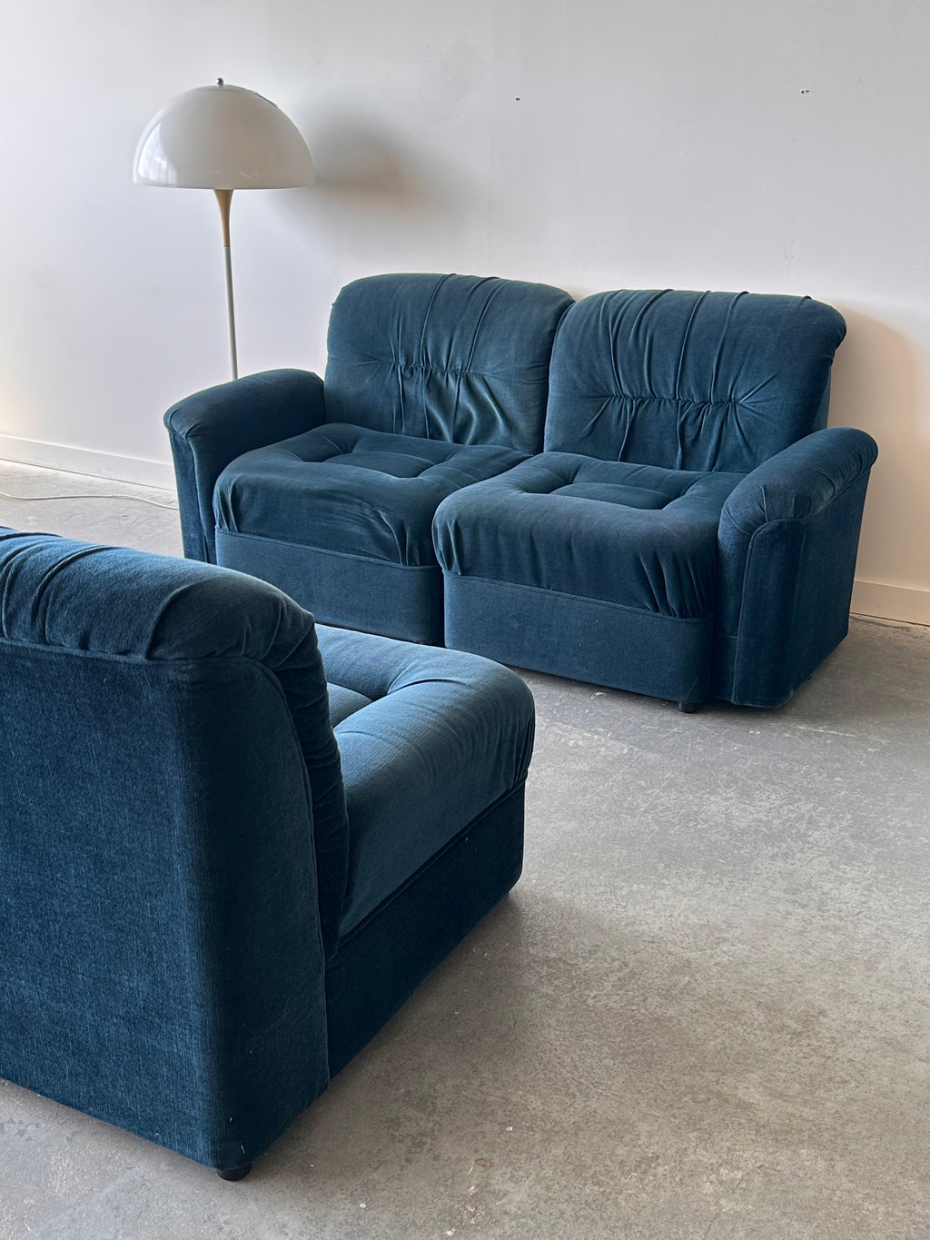 Sofa modulaire 4 morceaux en velours bleu par G.Romano, fait au Québec