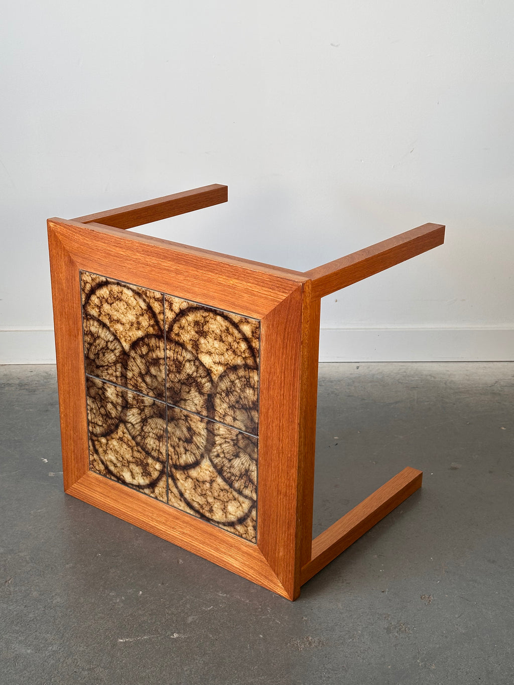 Table de côté danoise en bois teck et céramique