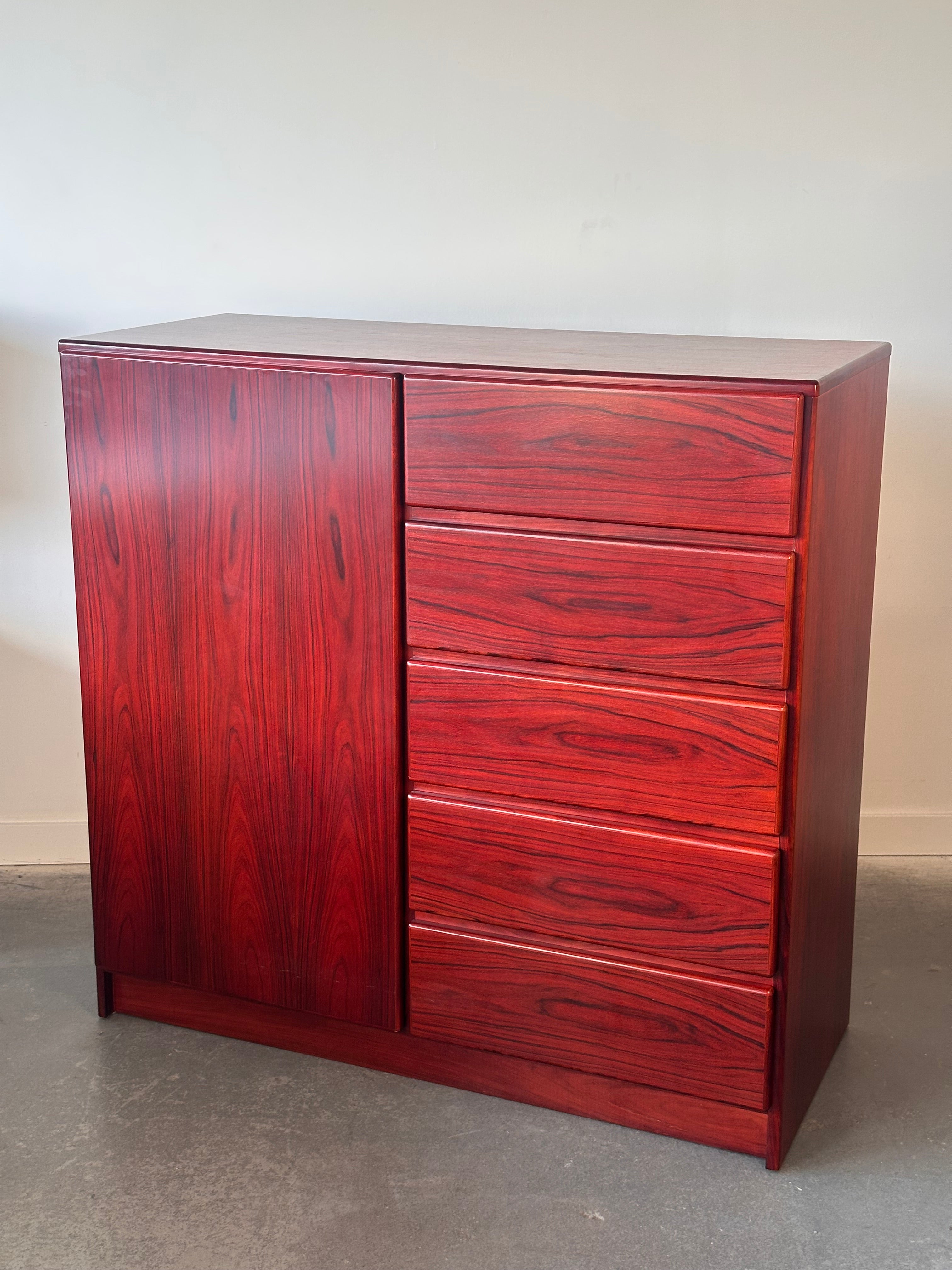 Commode monsieur en placage de cerisier par Mobican, 1970s 🇨🇦