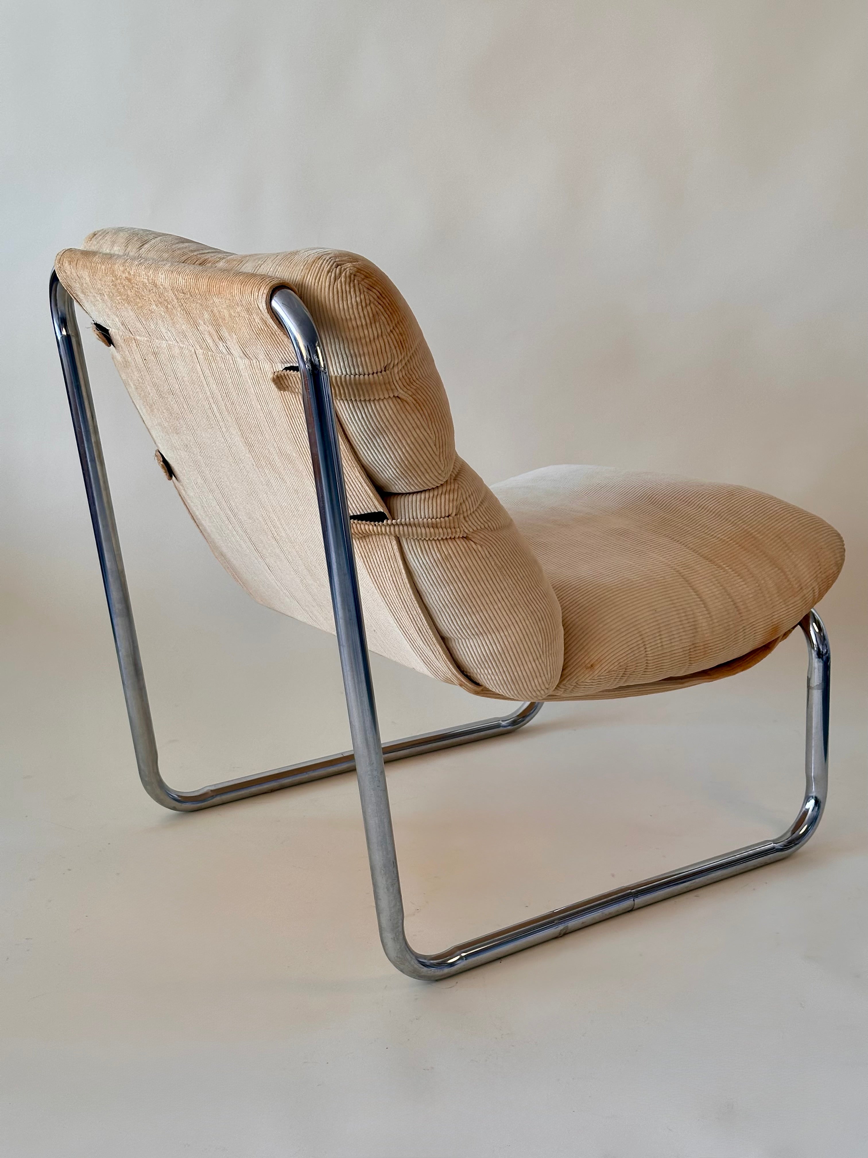 Fauteuil de lecture en chrome tubulaire avec assise en velours côtelé et ottoman