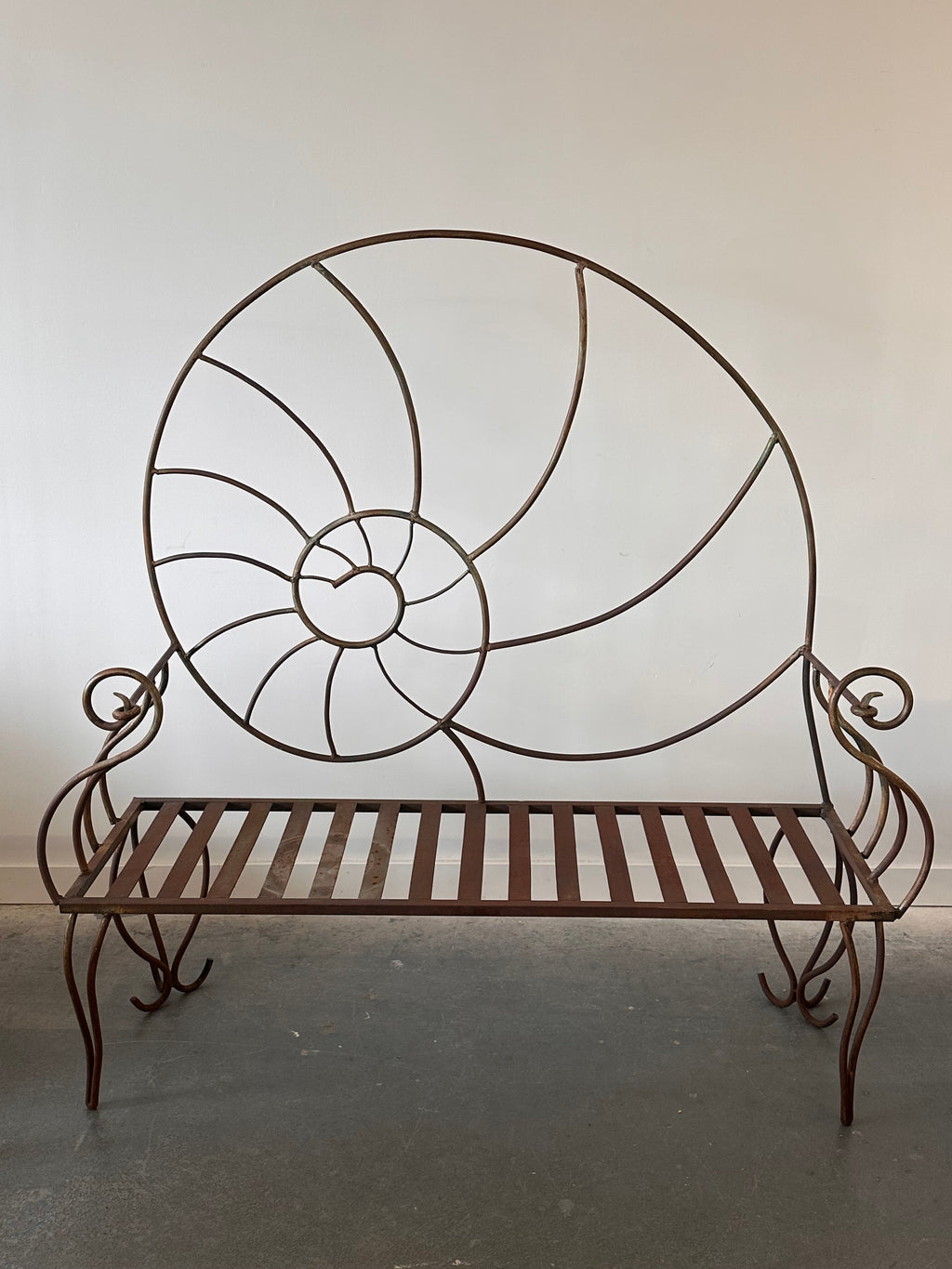Banc « Nautilus Shell » vintage en fer forgé
