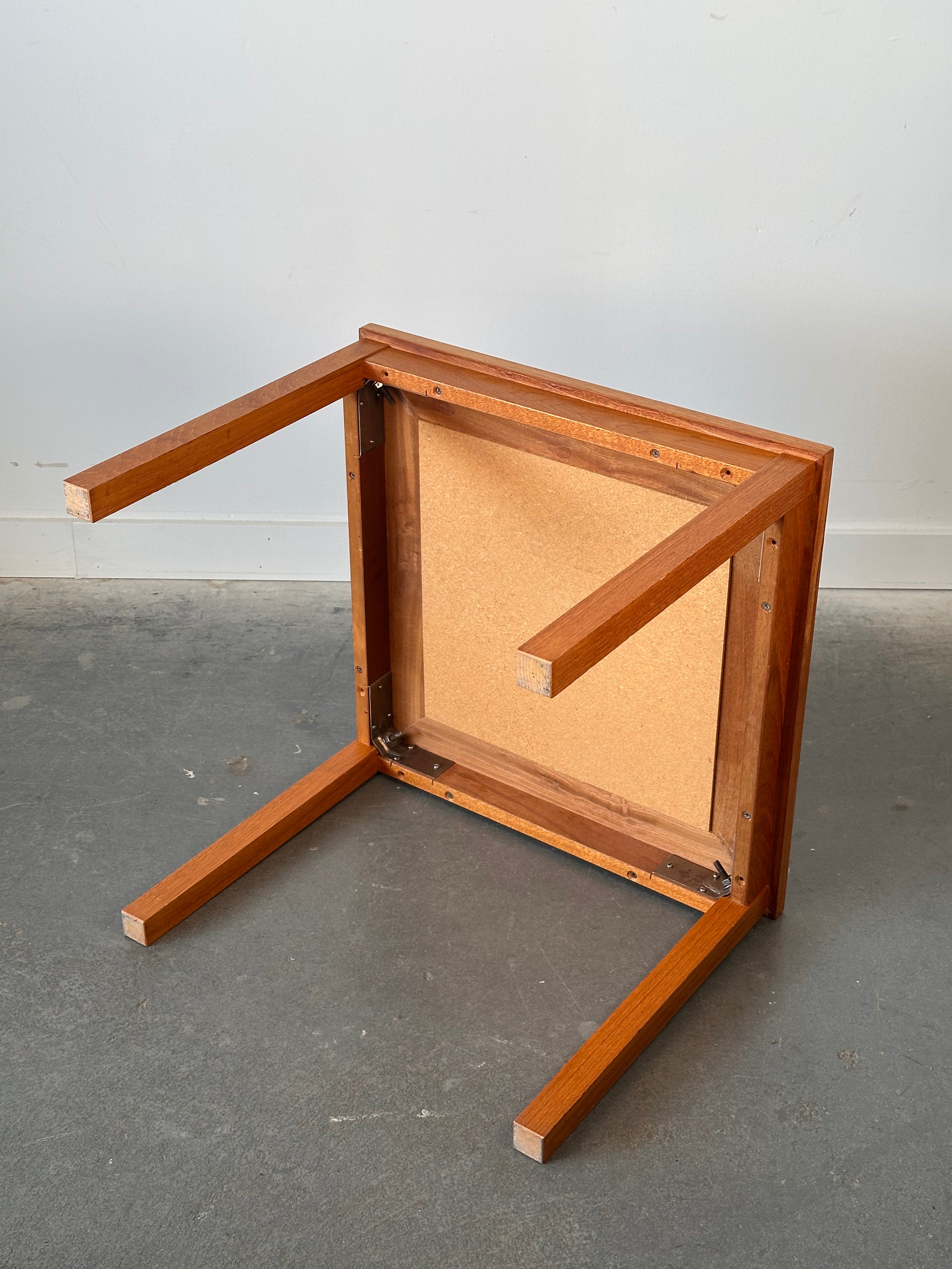Table de côté danoise en bois teck et céramique