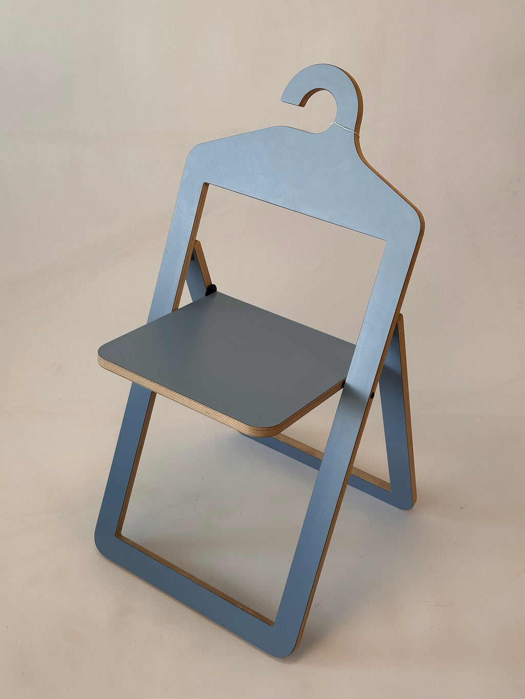 Chaise "Cintre" par Philippe Malouin pour Umbra shift