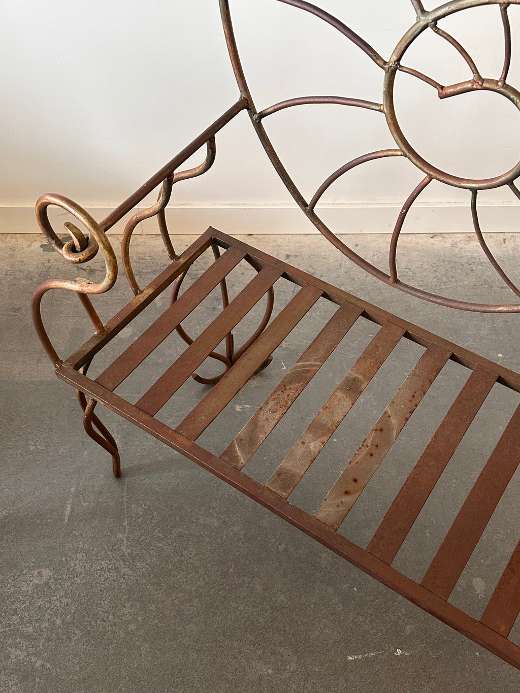 Banc « Nautilus Shell » vintage en fer forgé