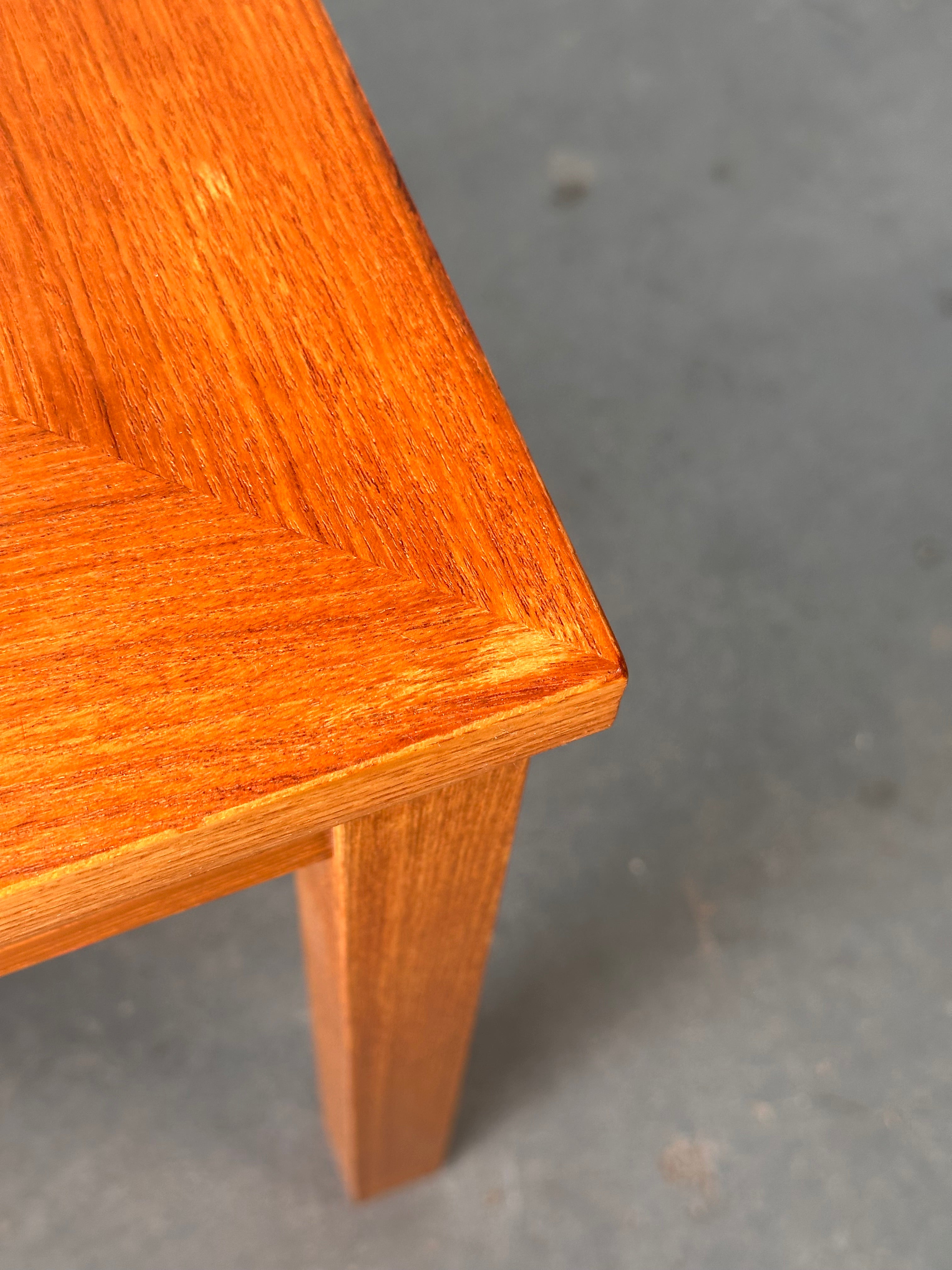 Table de côté danoise en bois teck et céramique