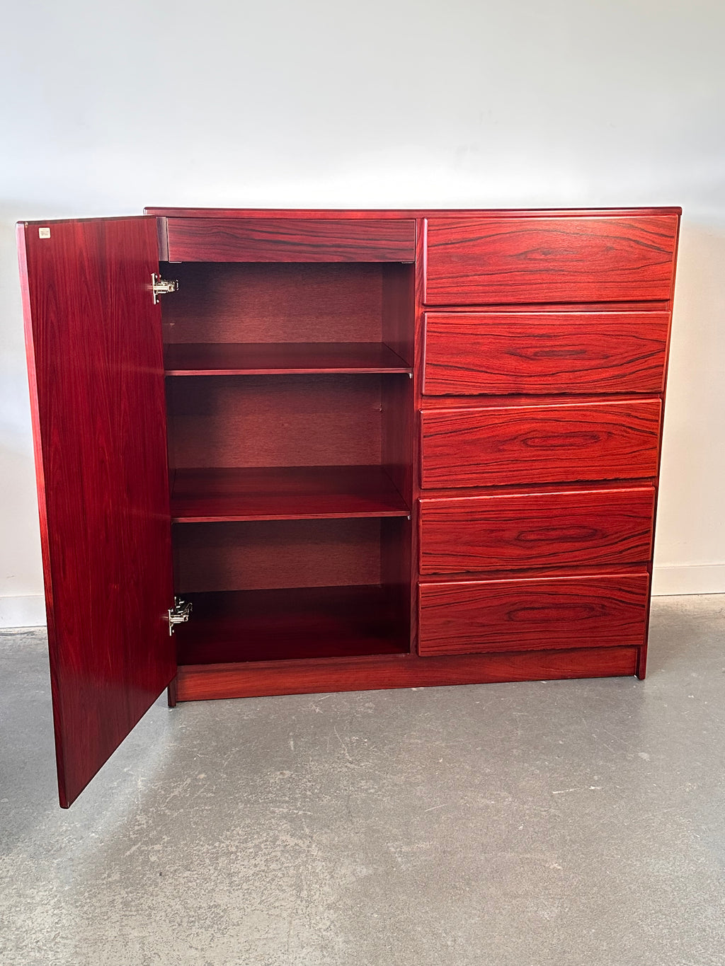 Commode monsieur en placage de cerisier par Mobican, 1970s 🇨🇦