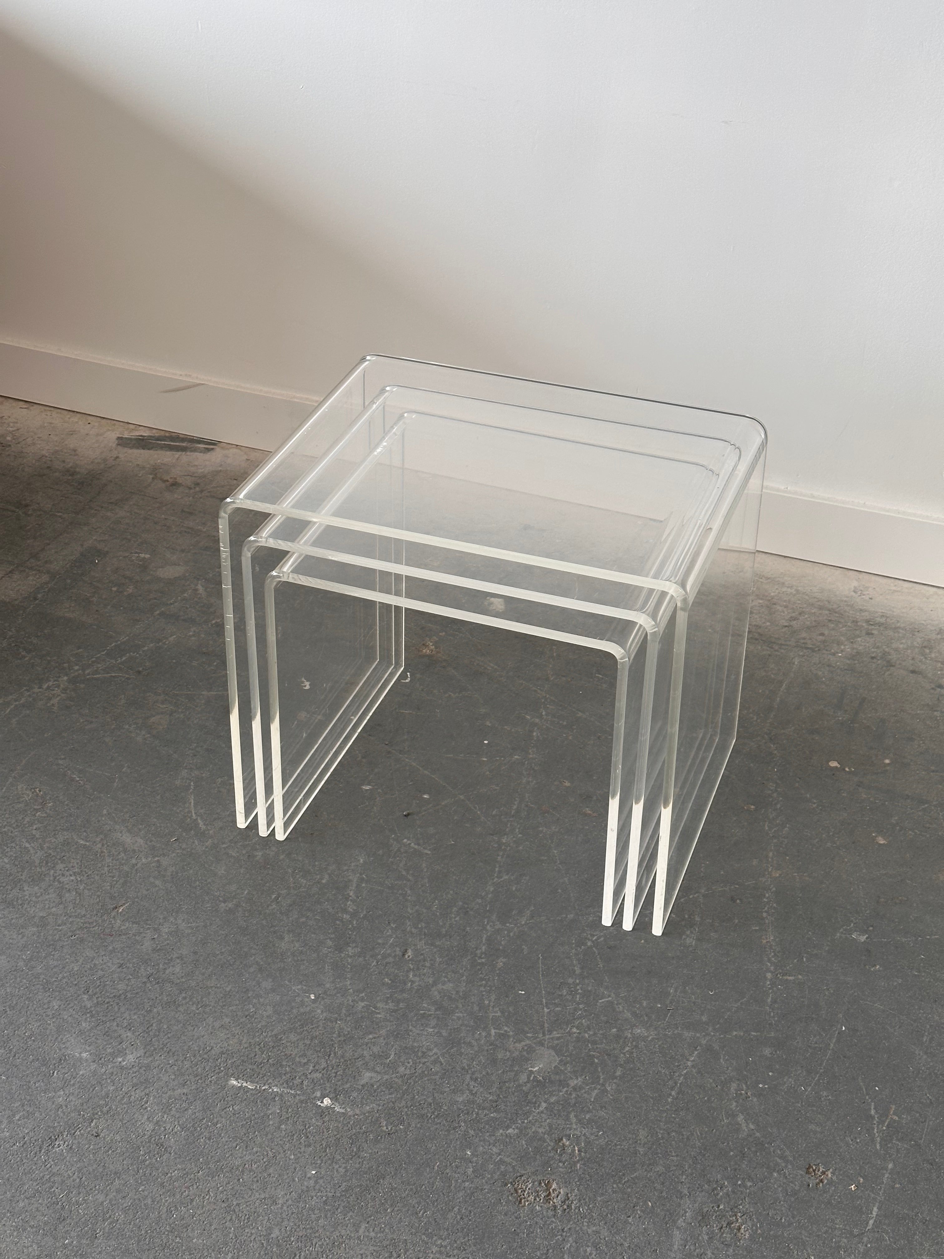 Set 3 tables gigognes en plexiglas