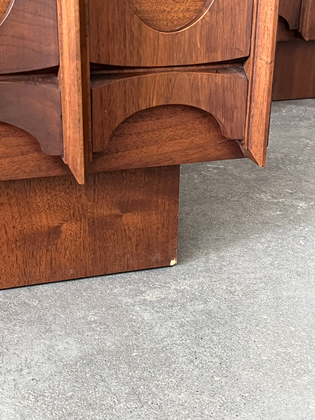 Set 2 tables de nuit MCM par Tobago Furniture