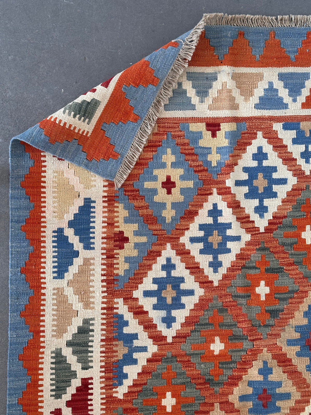 Tapis vintage "Kilim" plat tissé à la main