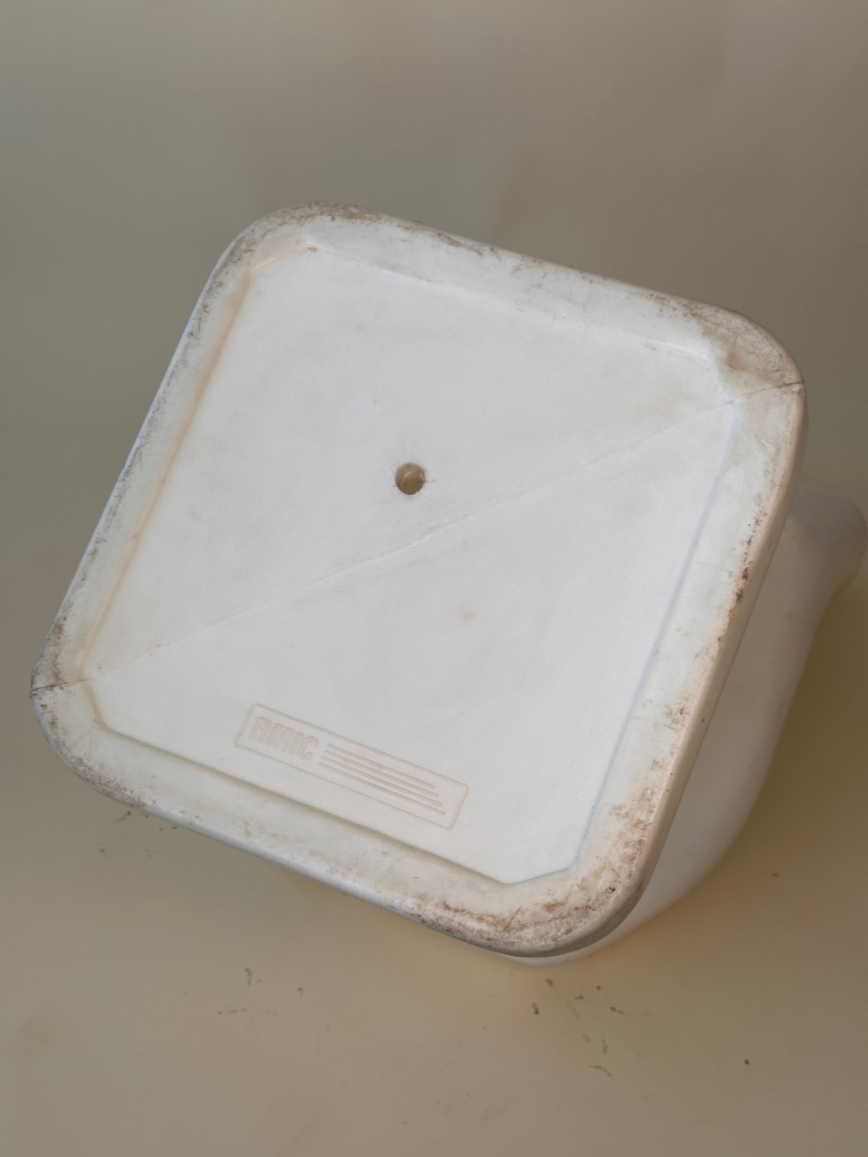 Chaise « Main » en plastique par RMIC, 1970s