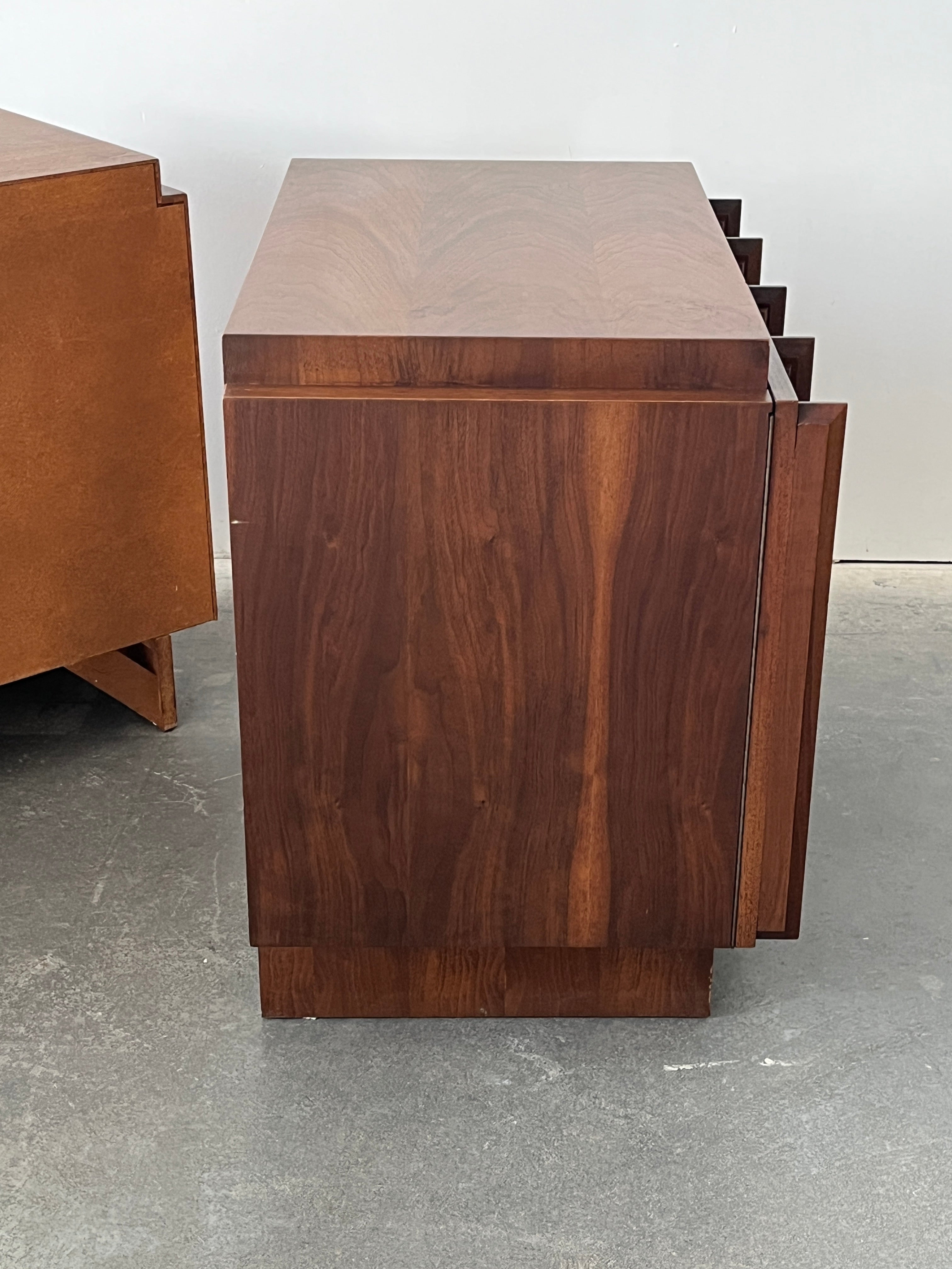 Set 2 tables de nuit MCM par Tobago Furniture