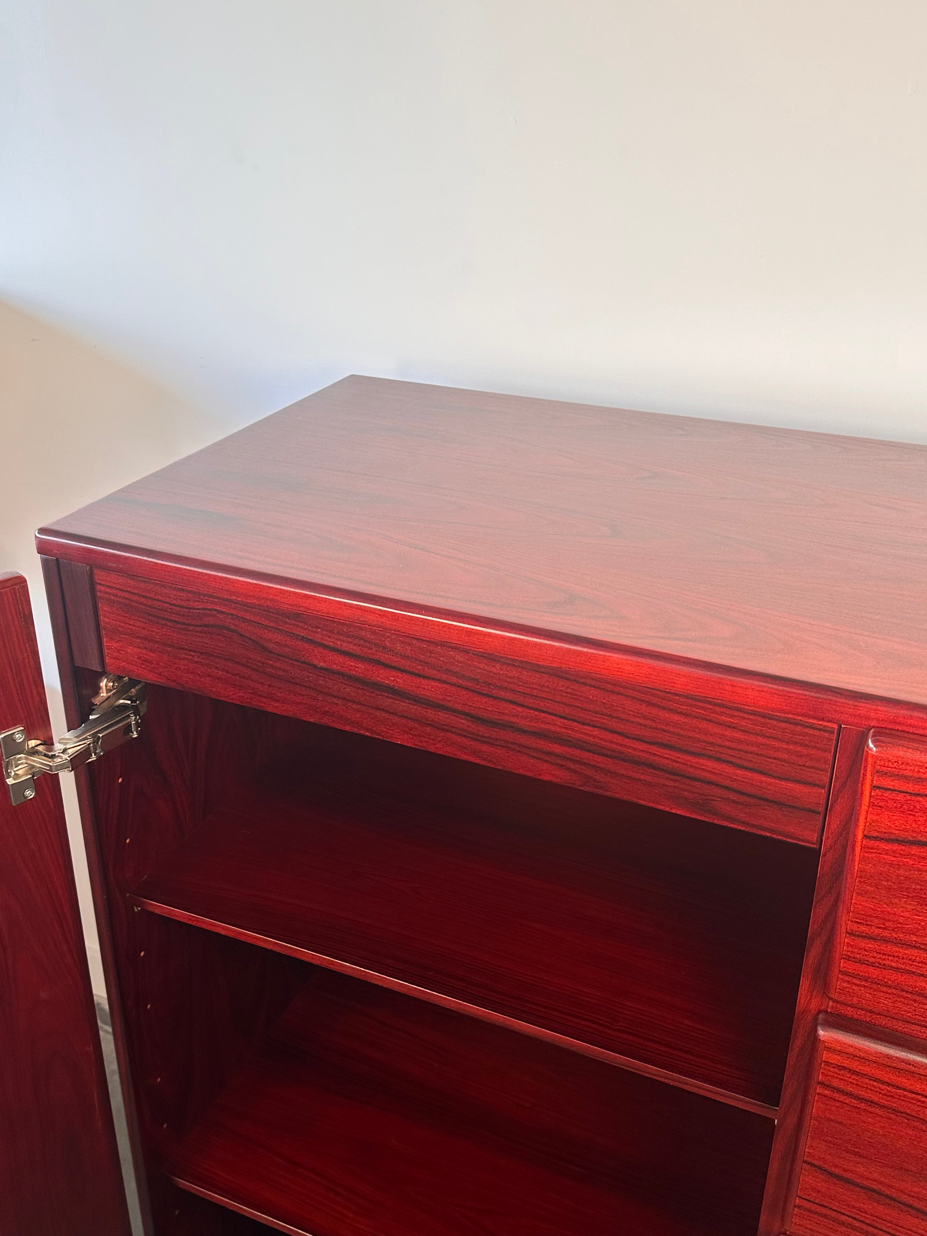 Commode monsieur en placage de cerisier par Mobican, 1970s 🇨🇦