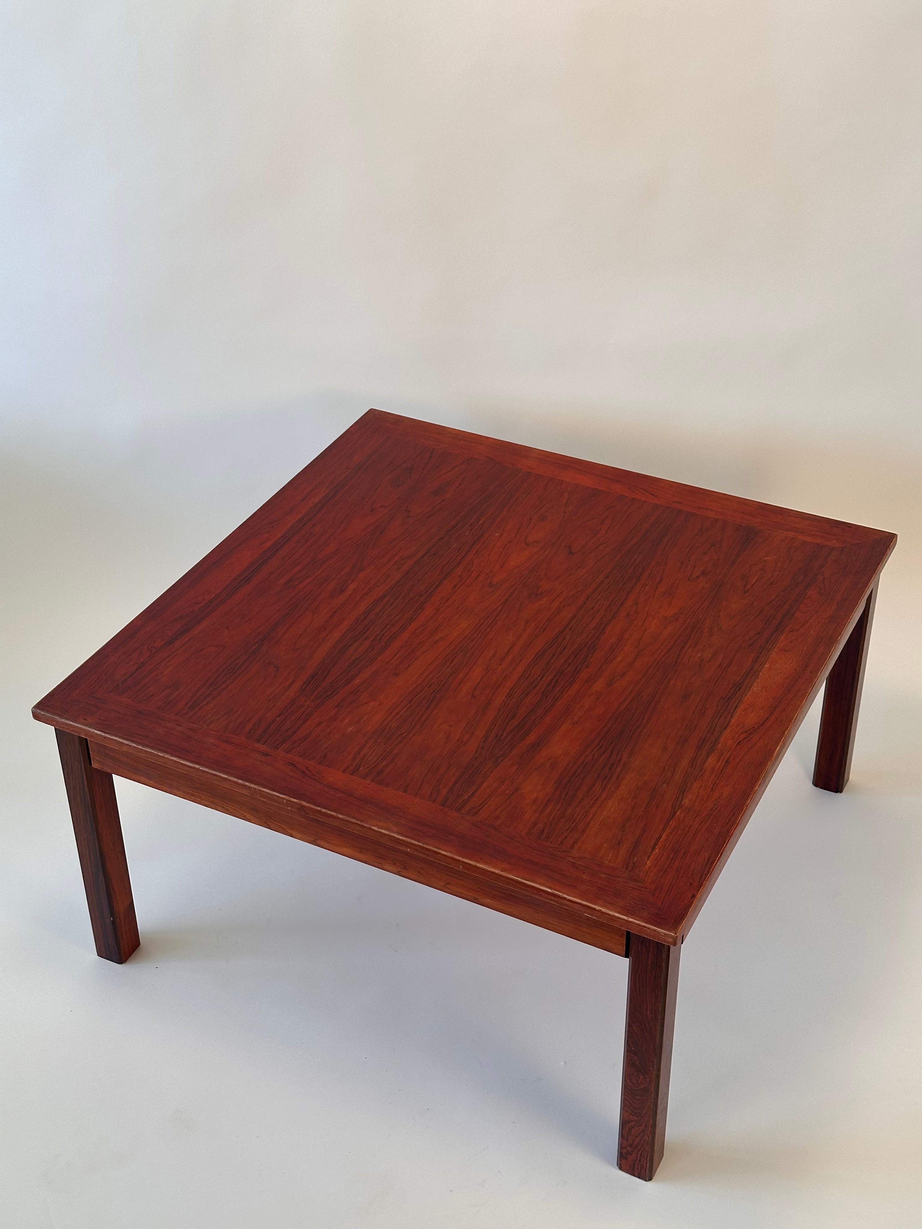 Table basse mid century en bois de rose par Møbelintarsia, Danemark