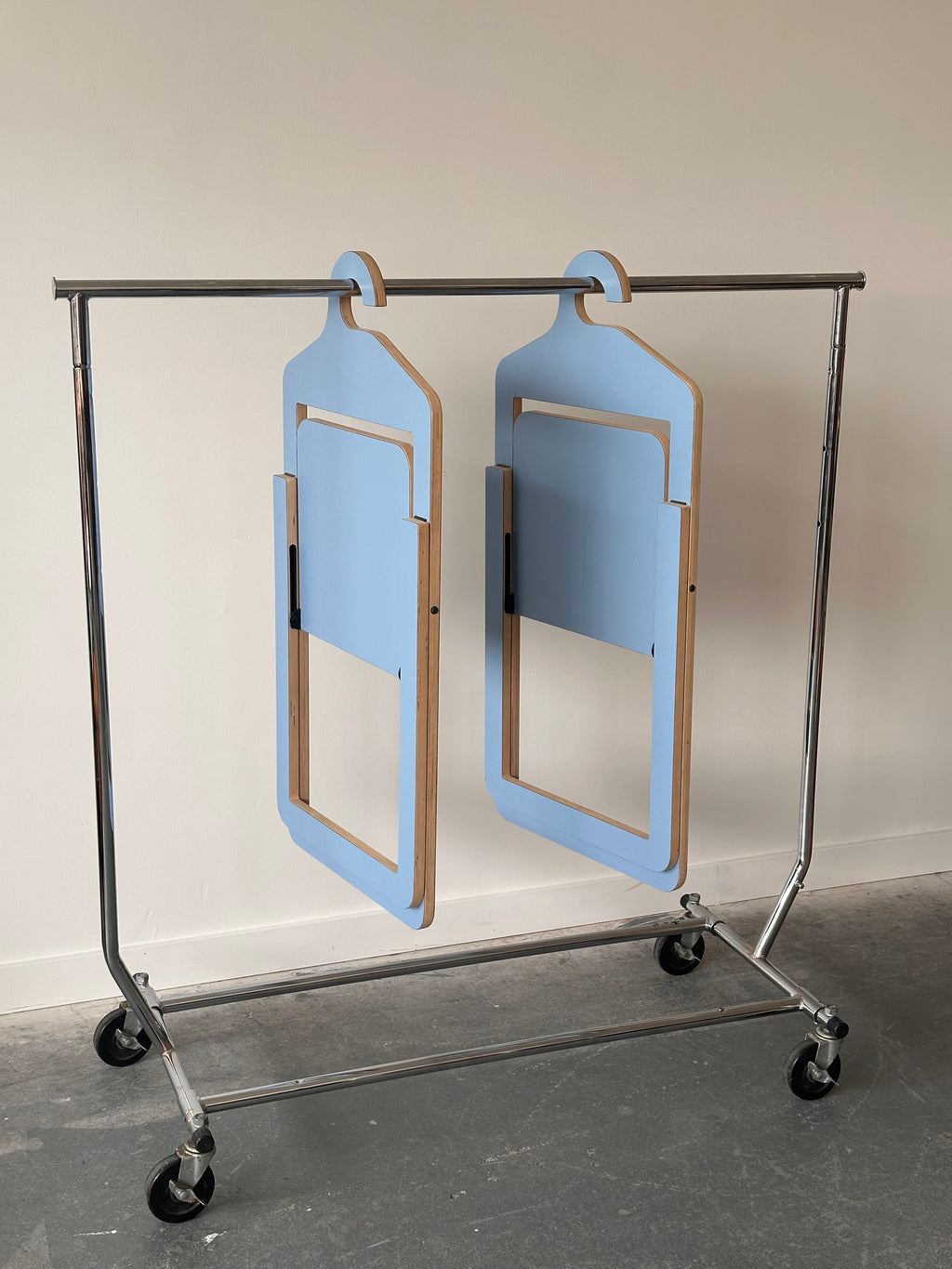 Chaise "Cintre" par Philippe Malouin pour Umbra shift