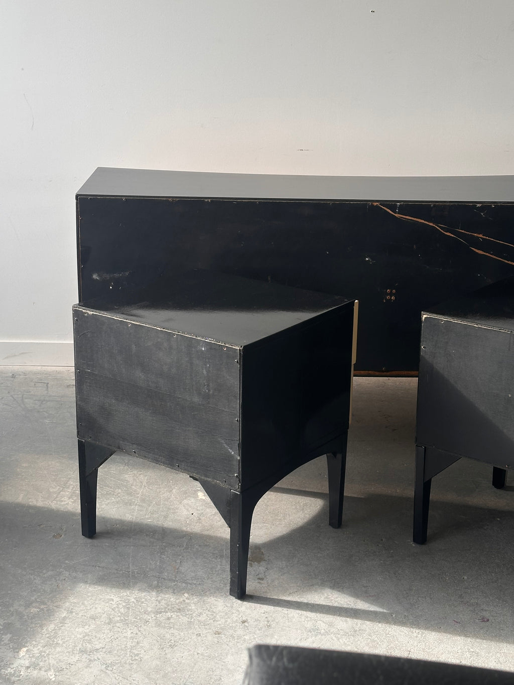 Set de 2 tables de nuit par Henri Vallières, Québec 🇨🇦