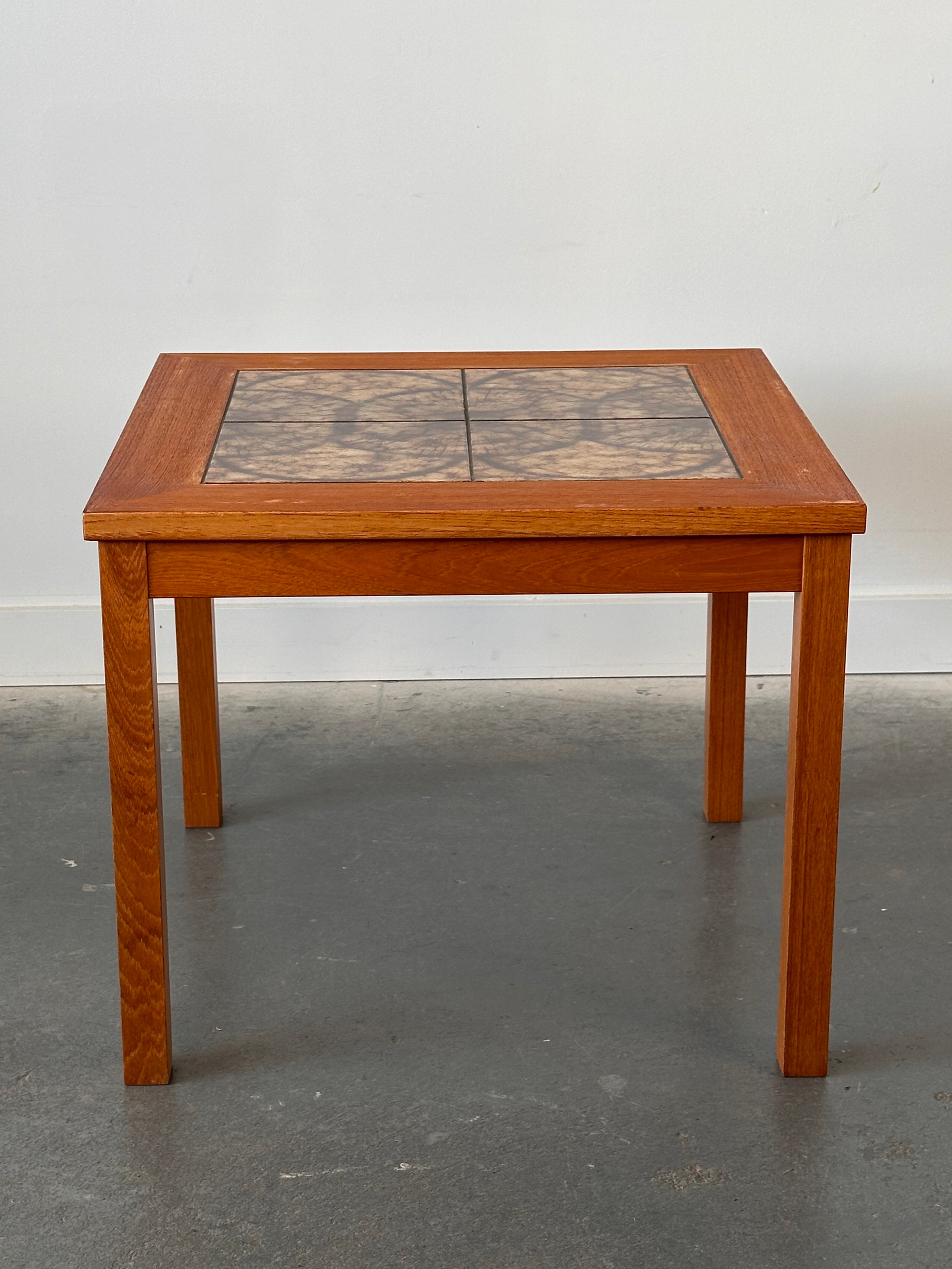 Table de côté danoise en bois teck et céramique