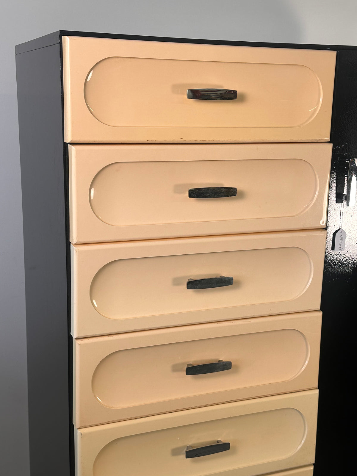 Commode « monsieur » par Henri Vallières