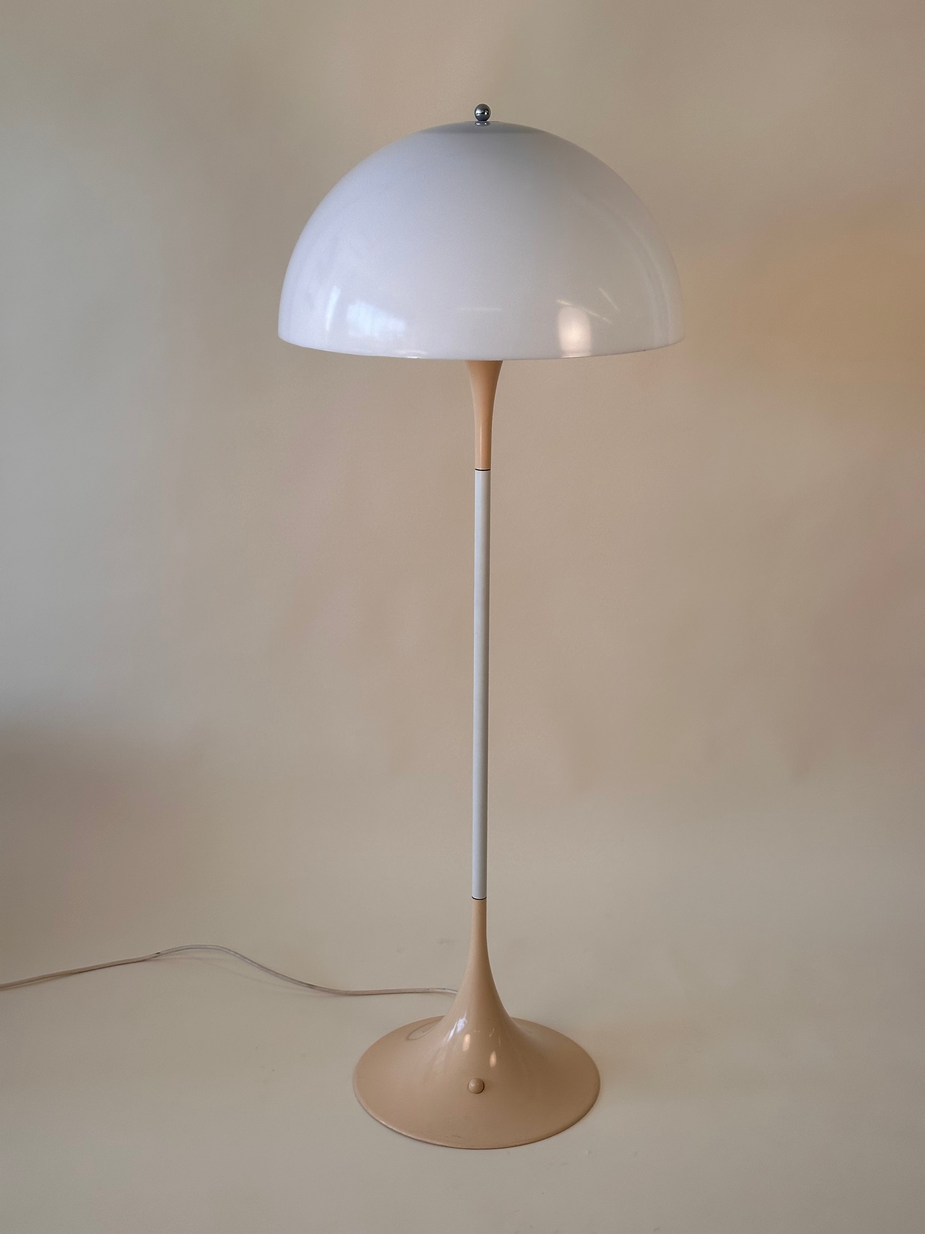 Lampadaire Panthella par Verner Panton pour Louis Poulsen, 1971