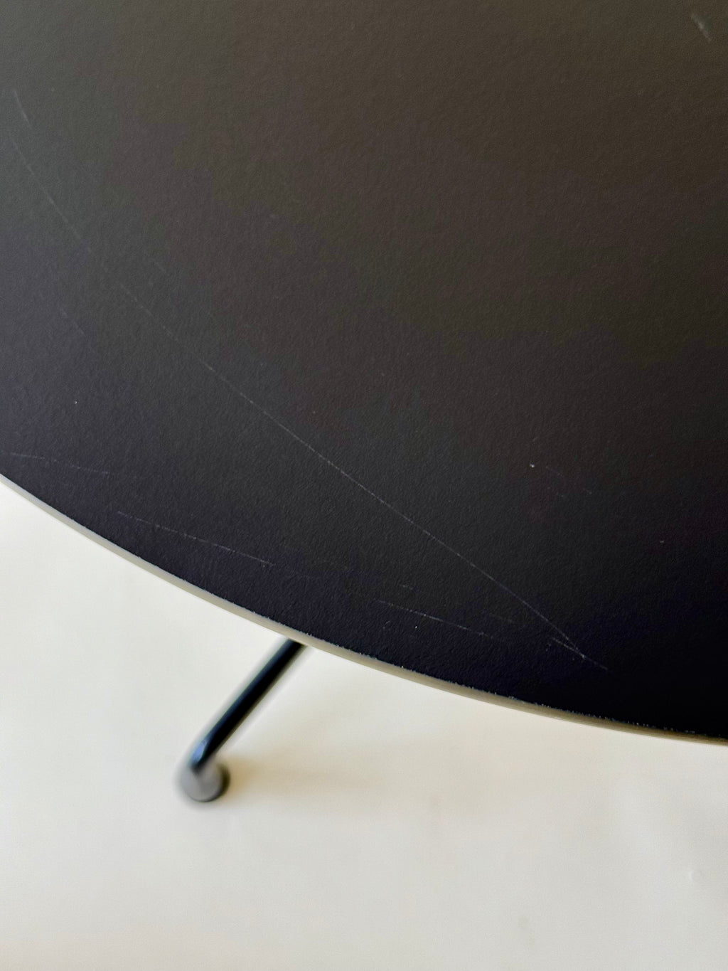 Table ronde de conférence Eames pour Herman Miller, 2019