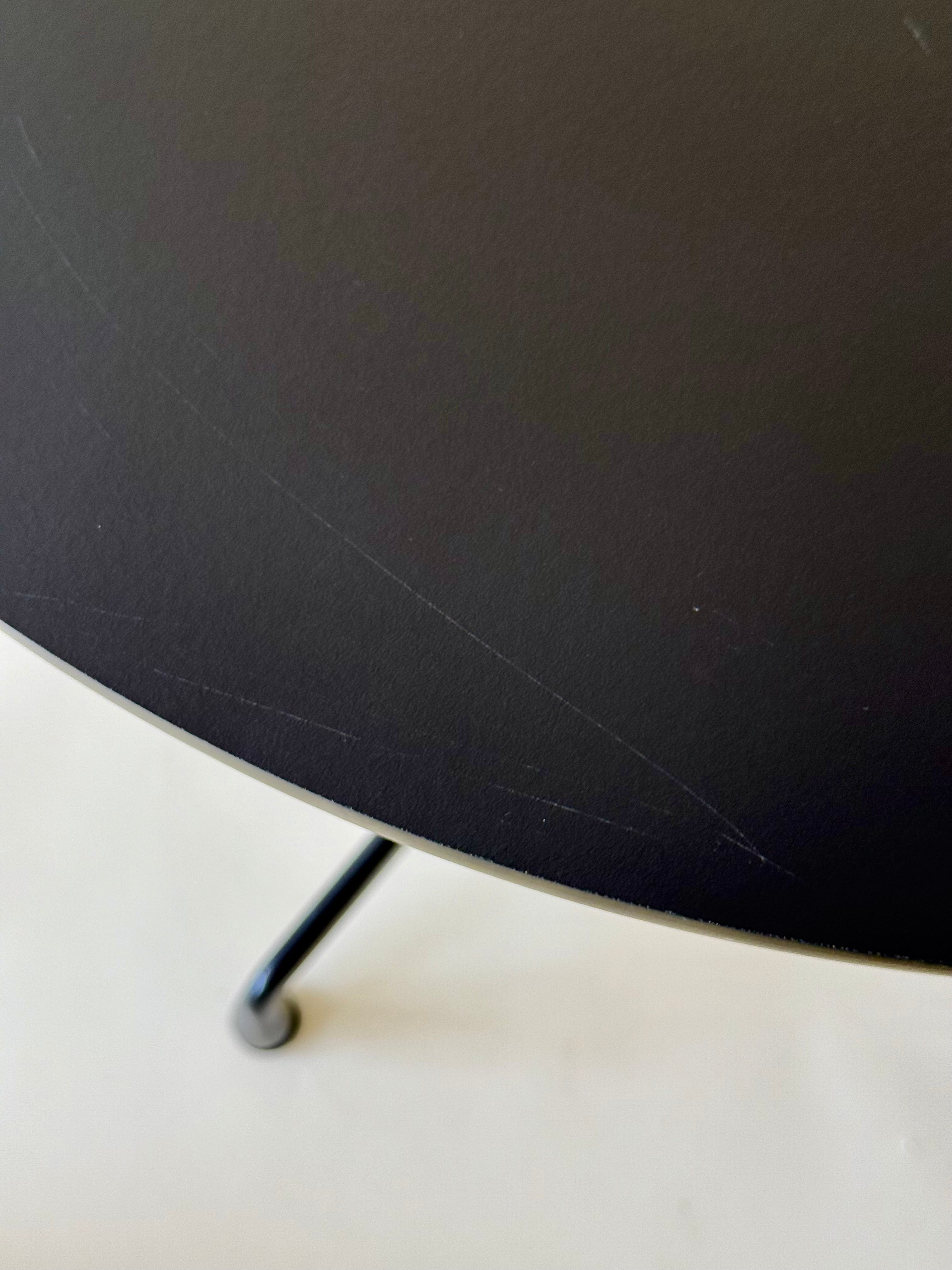Table ronde de conférence Eames pour Herman Miller, 2019