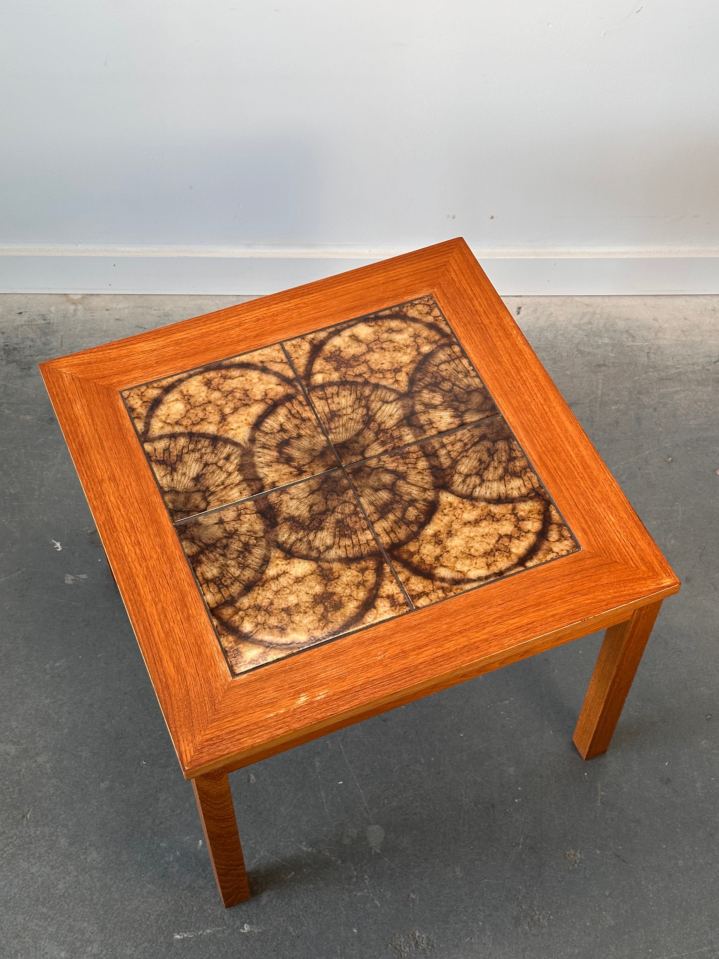 Table de côté danoise en bois teck et céramique