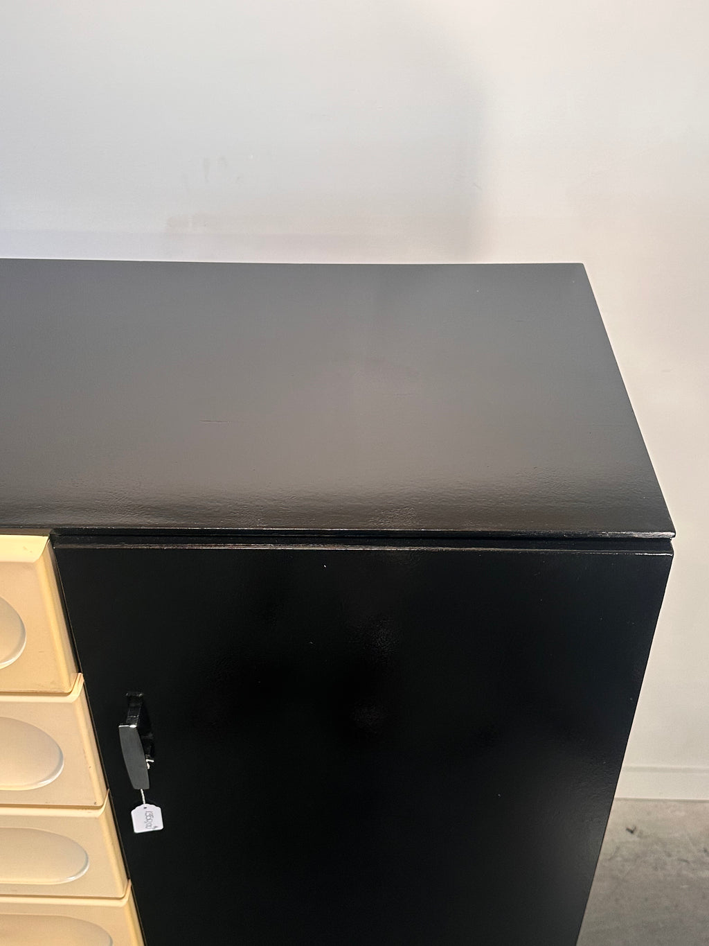Commode « monsieur » par Henri Vallières