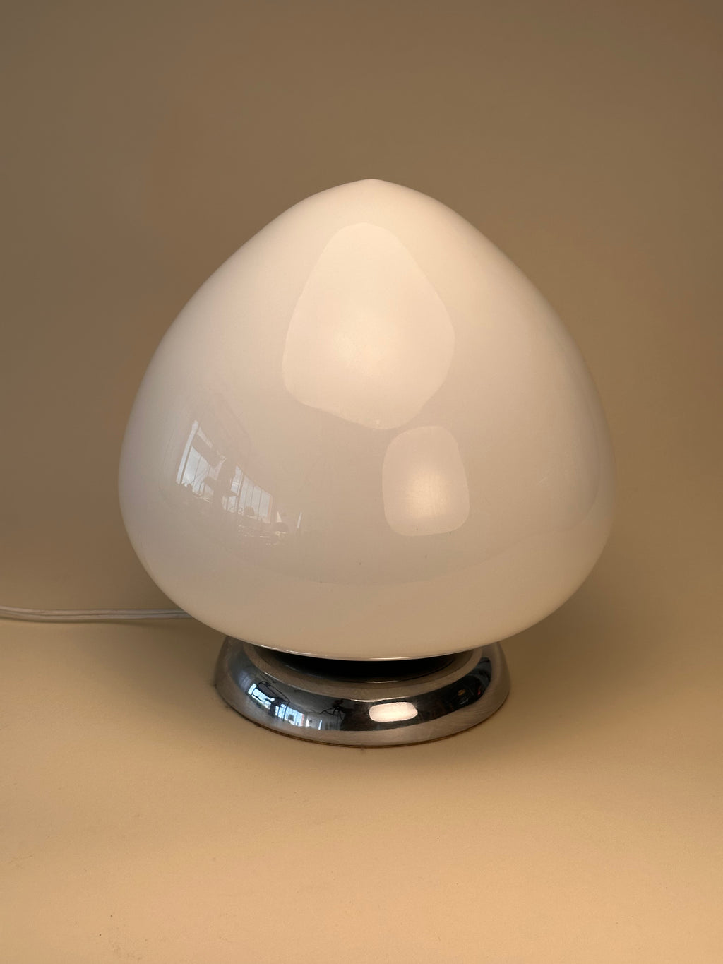 Lampe de table « Œuf » vintage en verre opaline