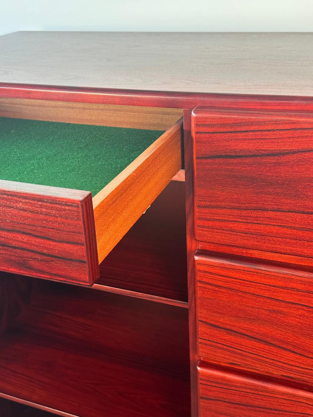 Commode monsieur en placage de cerisier par Mobican, 1970s 🇨🇦