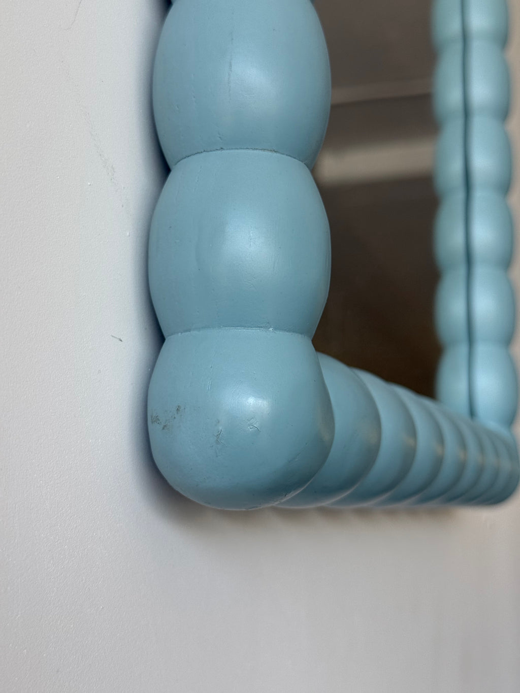 Onde mirror in solid wood by Studio Kallang