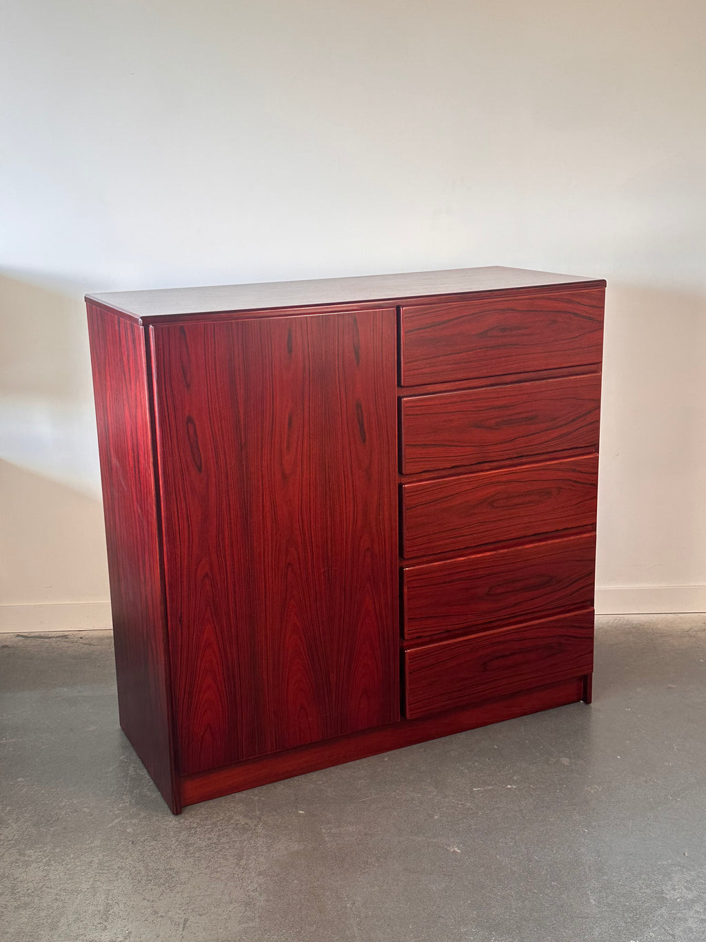 Commode monsieur en placage de cerisier par Mobican, 1970s 🇨🇦