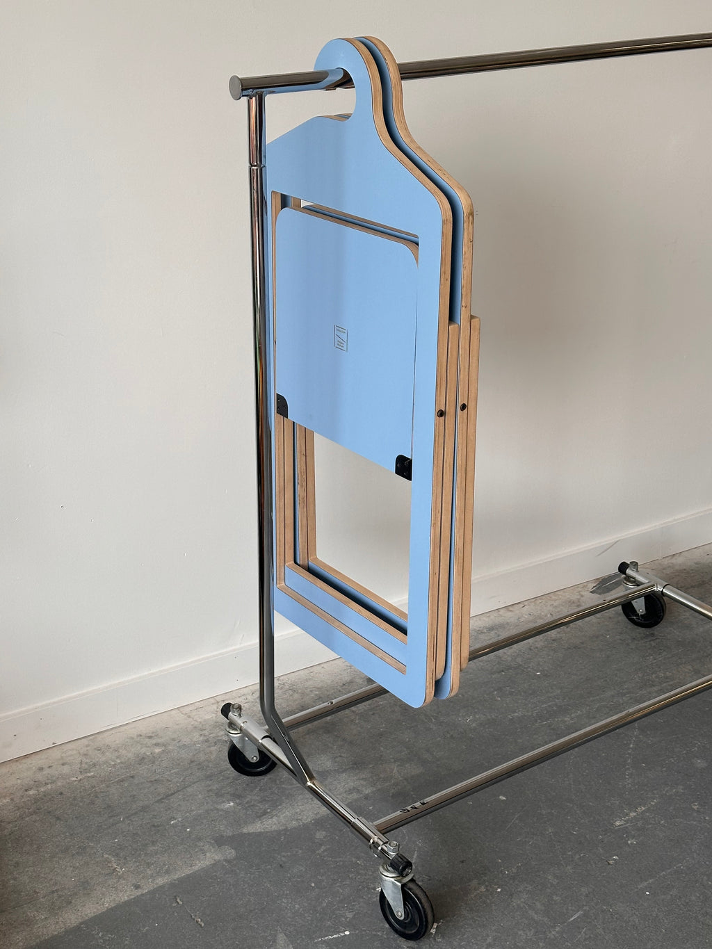 Chaise "Cintre" par Philippe Malouin pour Umbra shift