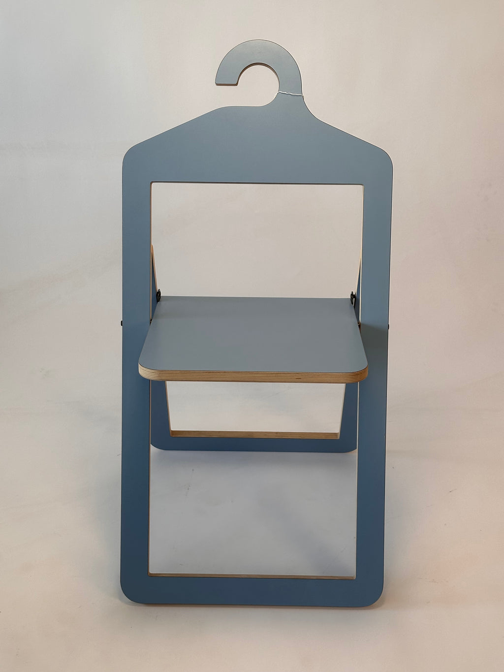 Chaise "Cintre" par Philippe Malouin pour Umbra shift