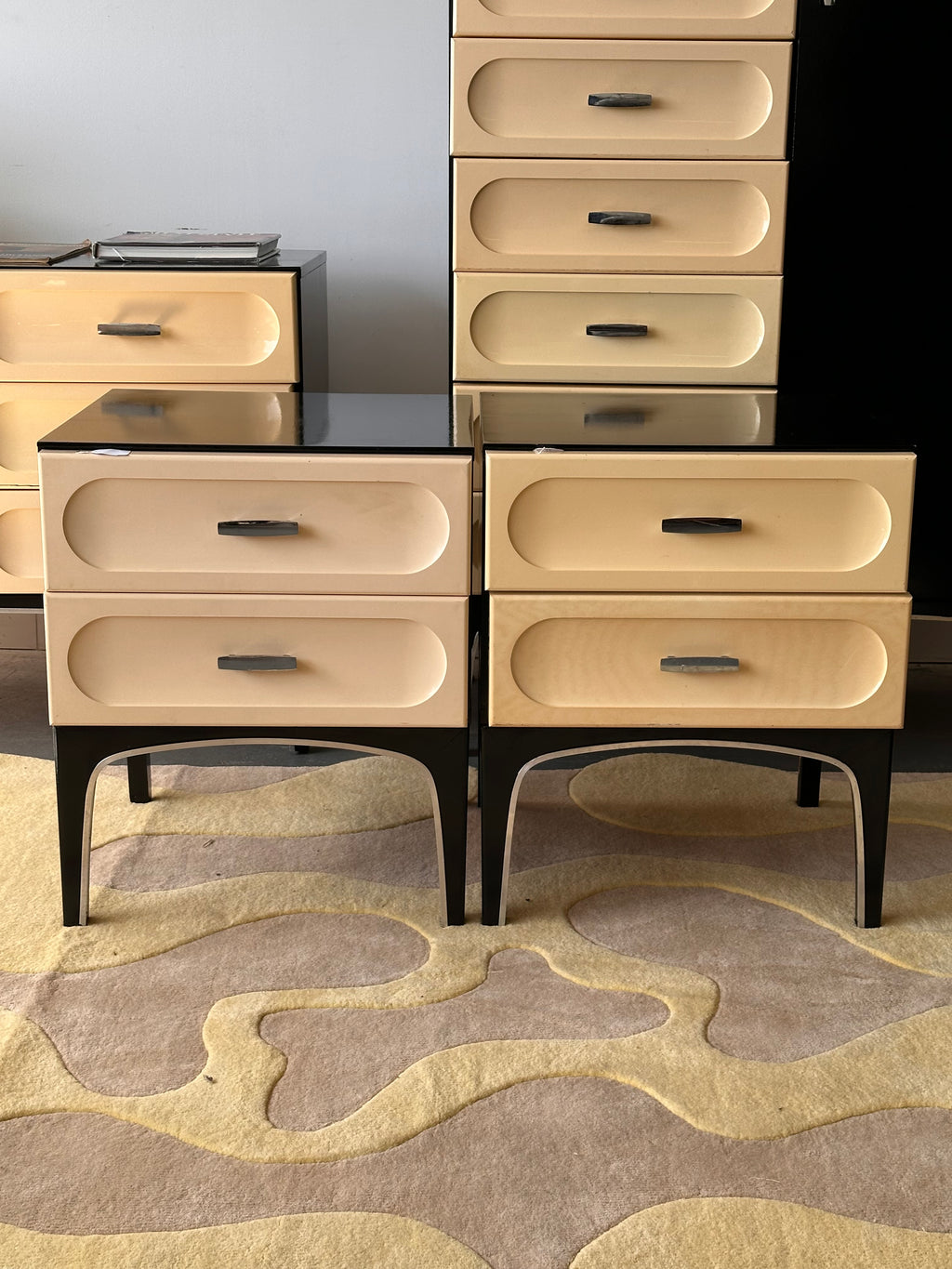 Set de 2 tables de nuit par Henri Vallières, Québec 🇨🇦