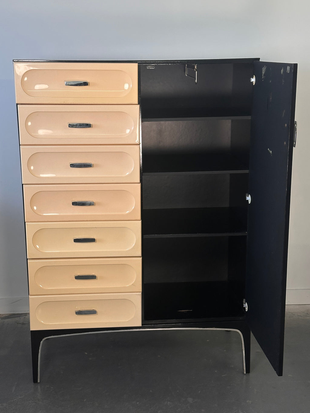 Commode « monsieur » par Henri Vallières