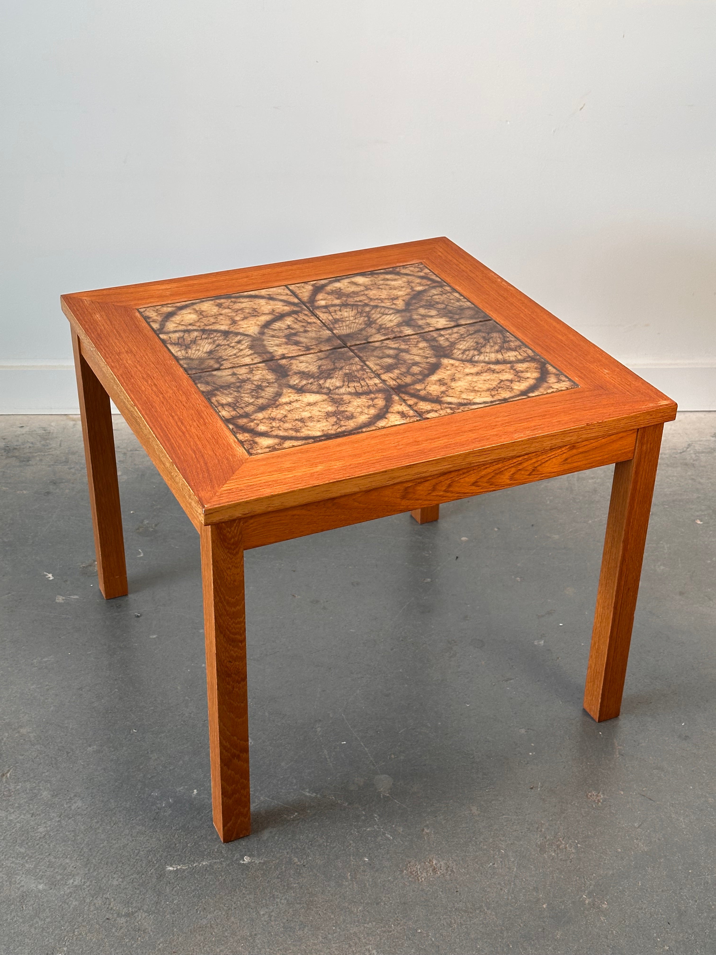 Table de côté danoise en bois teck et céramique