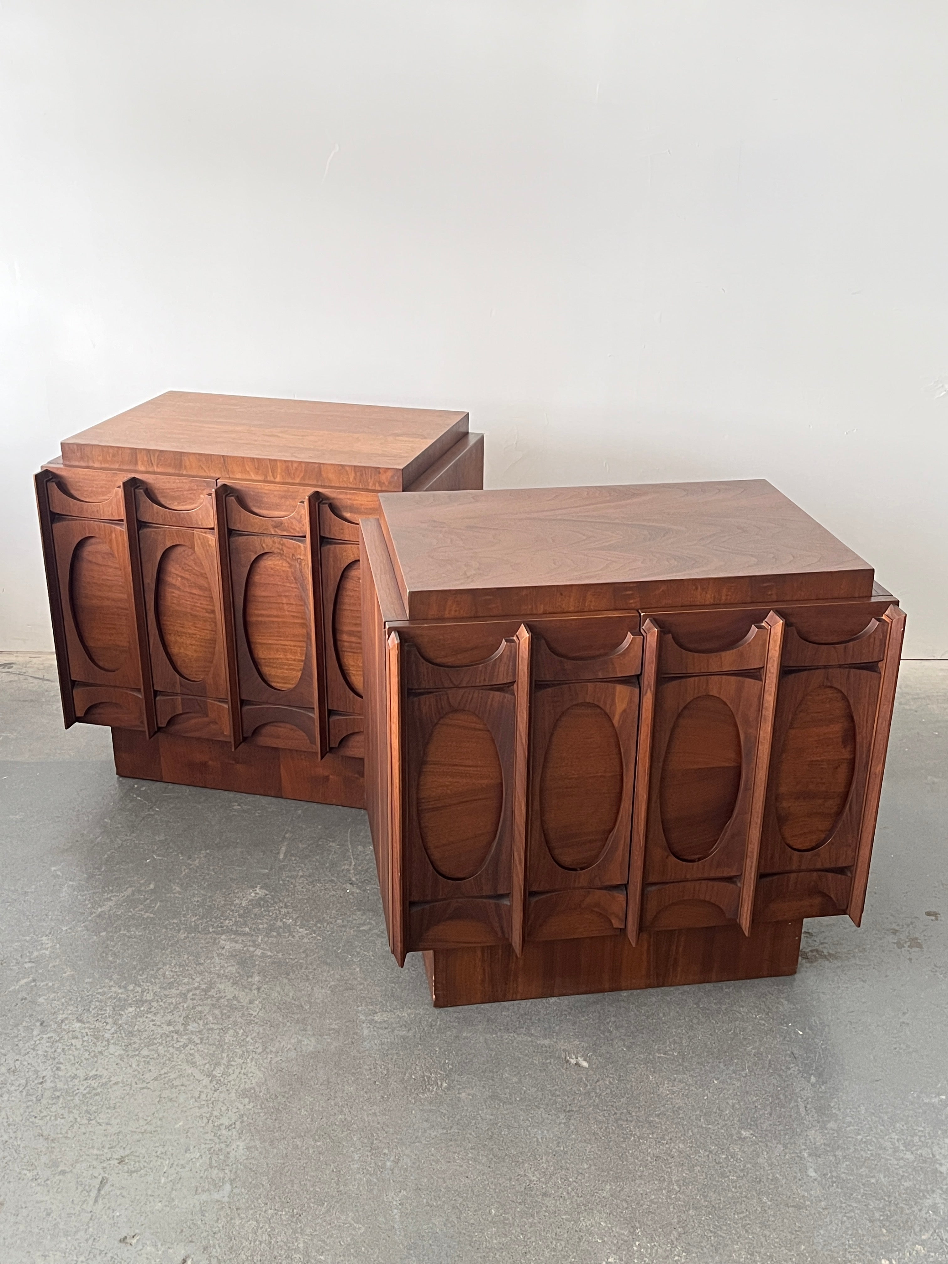 Set 2 tables de nuit MCM par Tobago Furniture