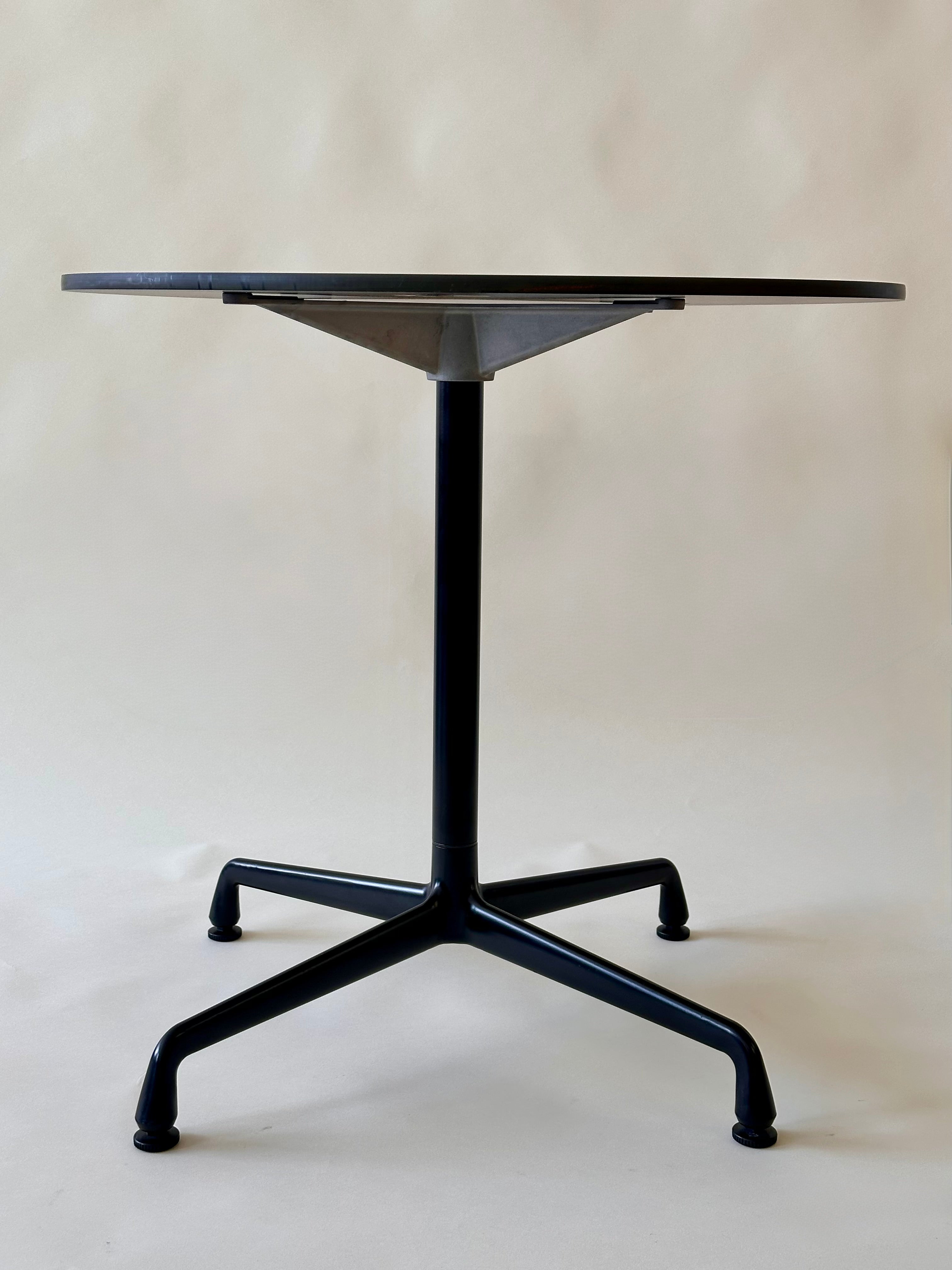 Table ronde de conférence Eames pour Herman Miller, 2019