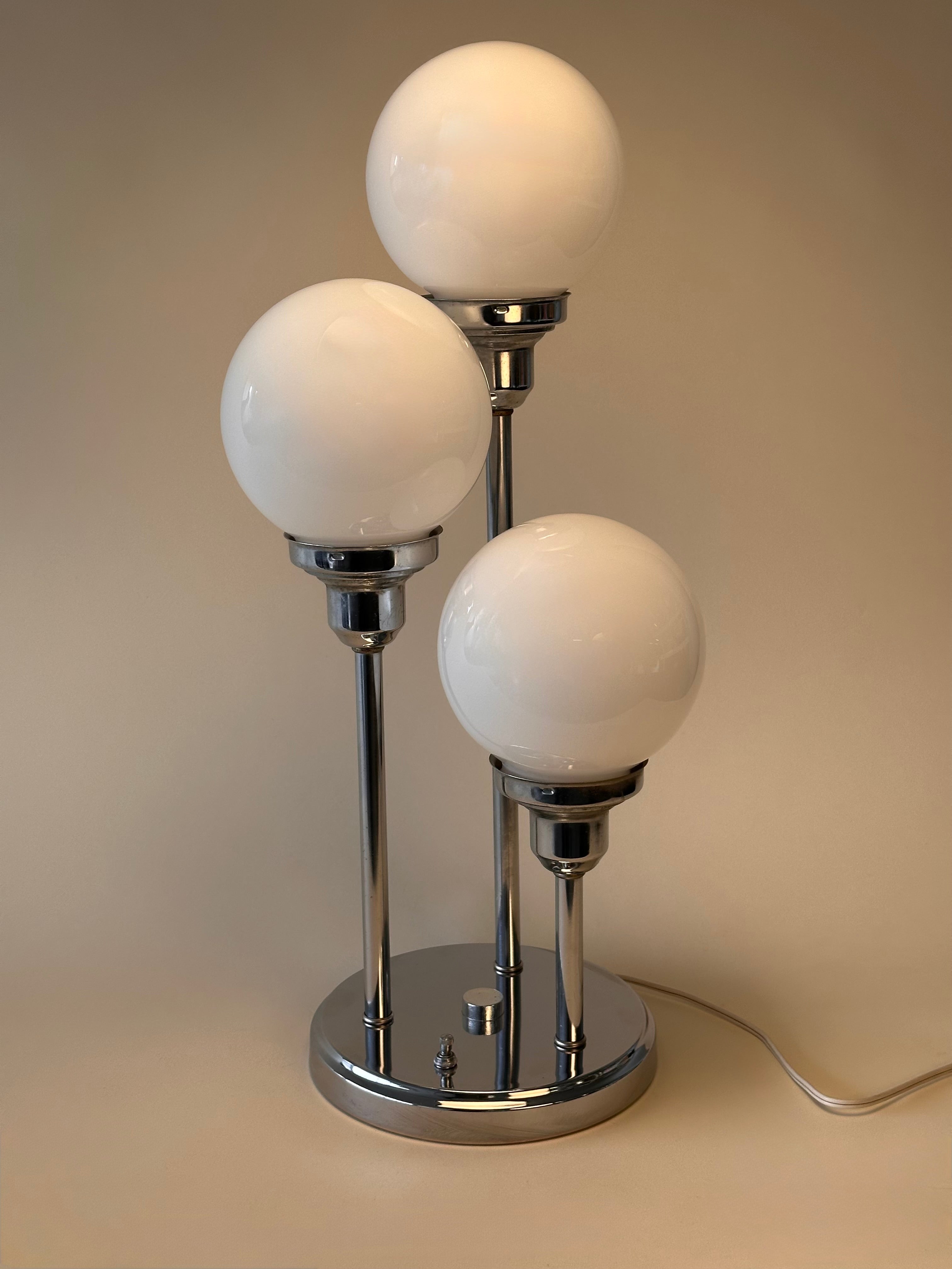 Lampe de table vintage à trois globes