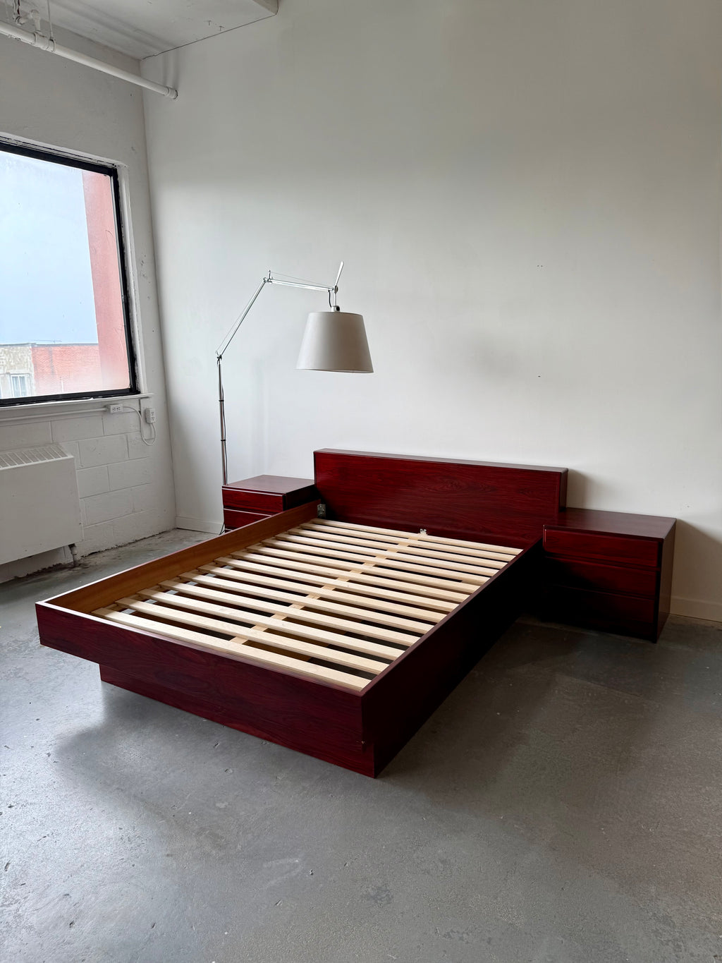 Base de lit queen en placage de cerisier par Mobican, 1970s 🇨🇦
