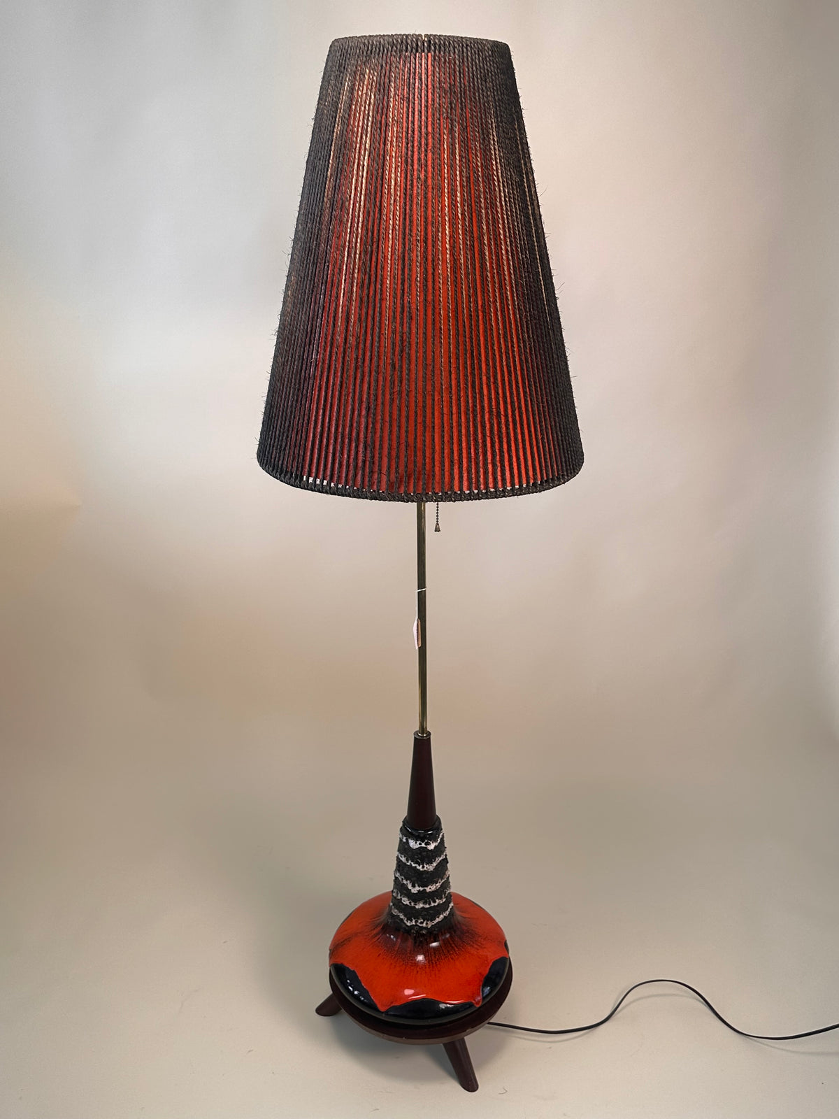 Lampe sur pieds par Maurice Chalvignac, fait au Québec