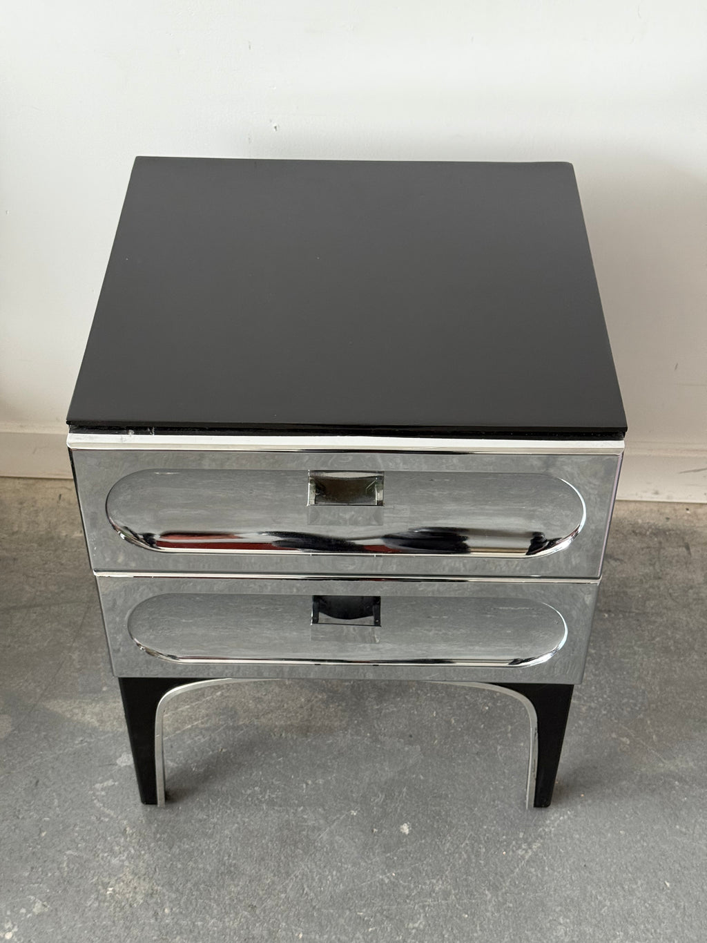 Table de chevet chromée par Henri Vallières, Québec 1970s