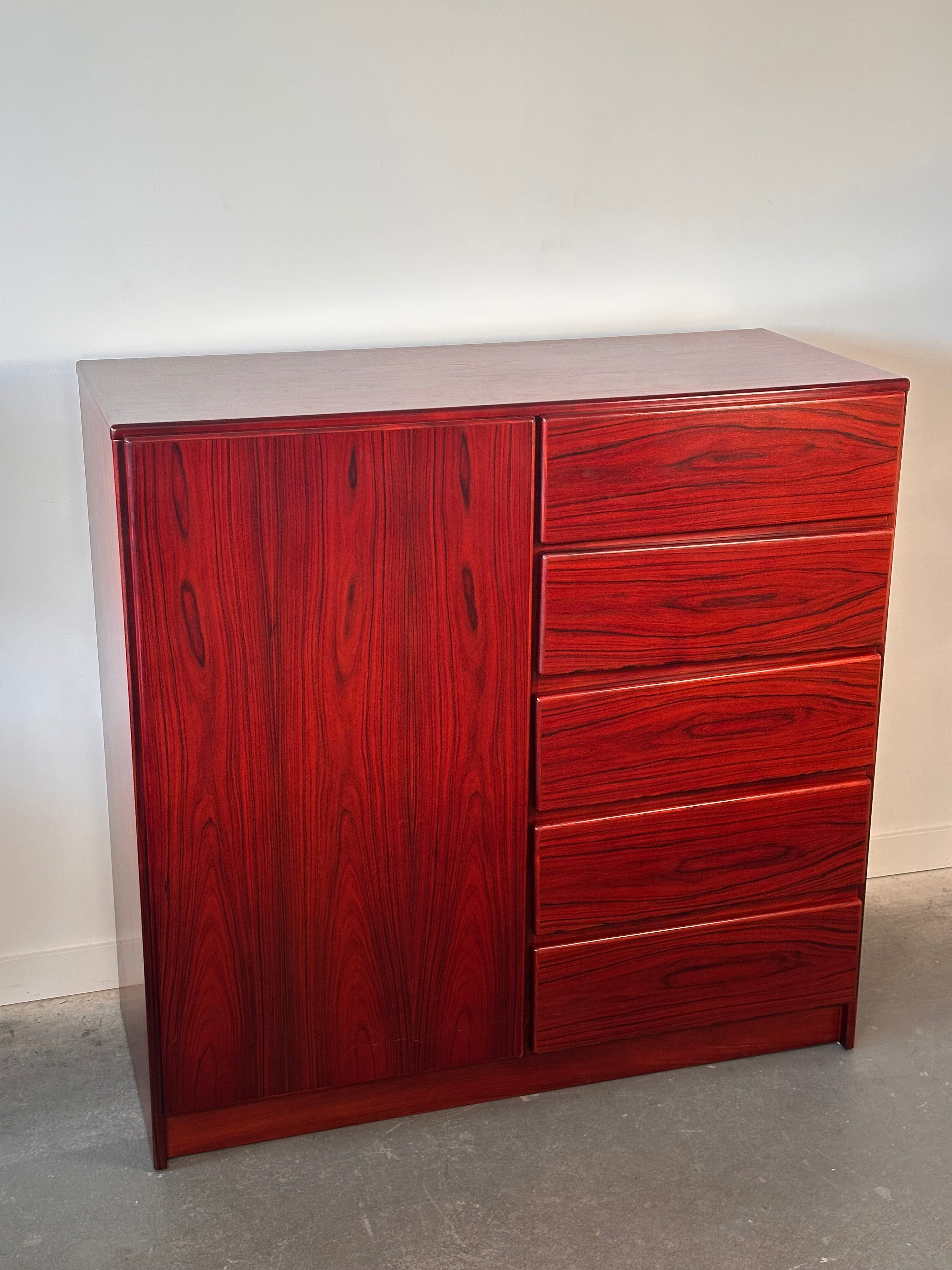Commode monsieur en placage de cerisier par Mobican, 1970s 🇨🇦