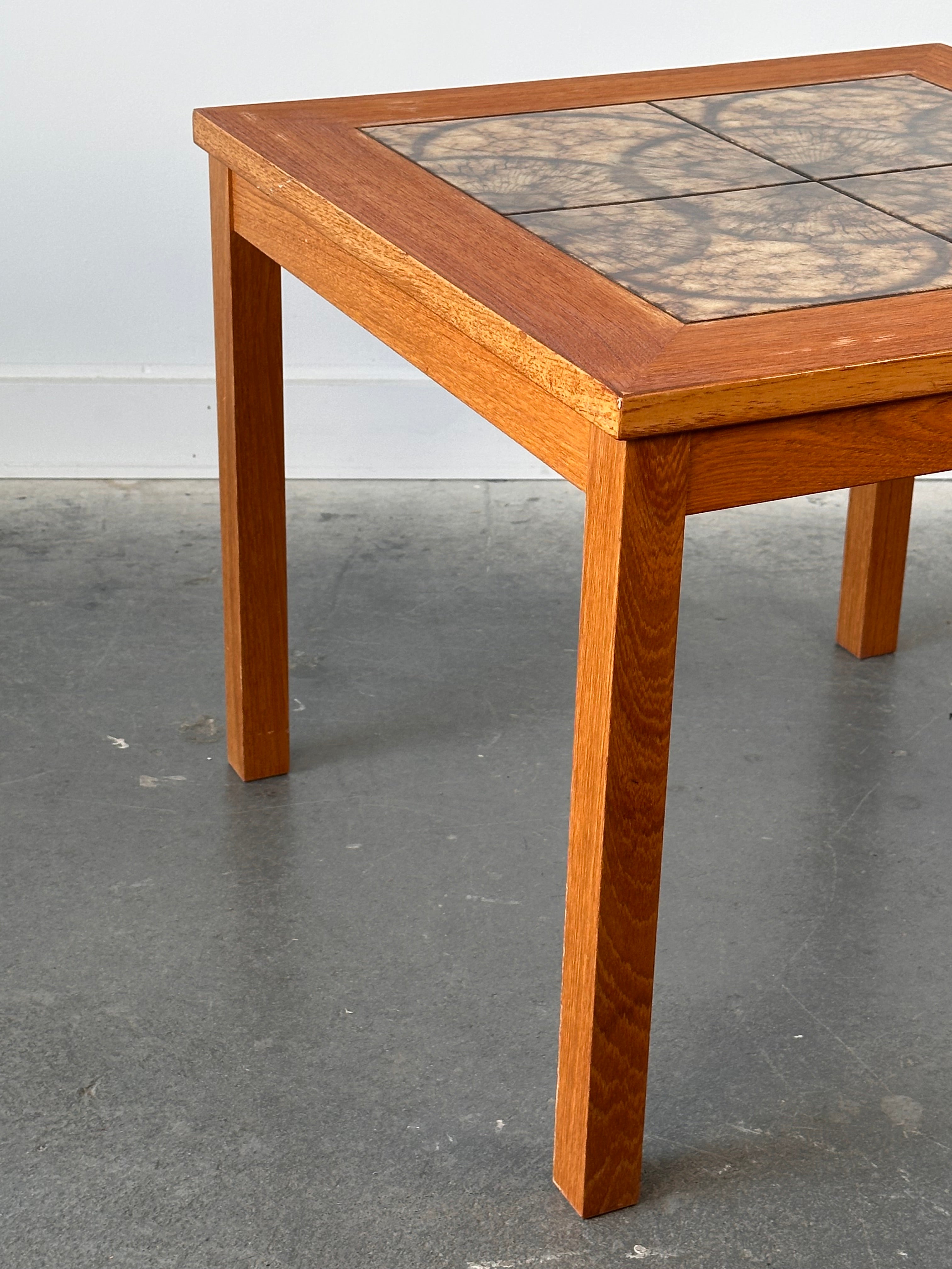 Table de côté danoise en bois teck et céramique