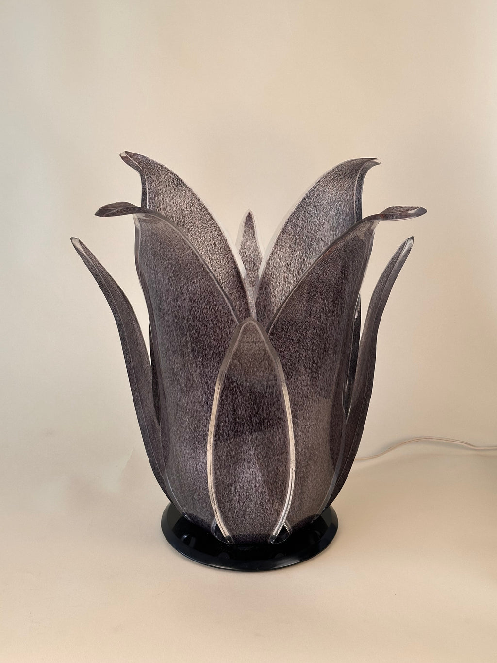 Lampe de table « Tulipe » en acrylique par Roger Rougier