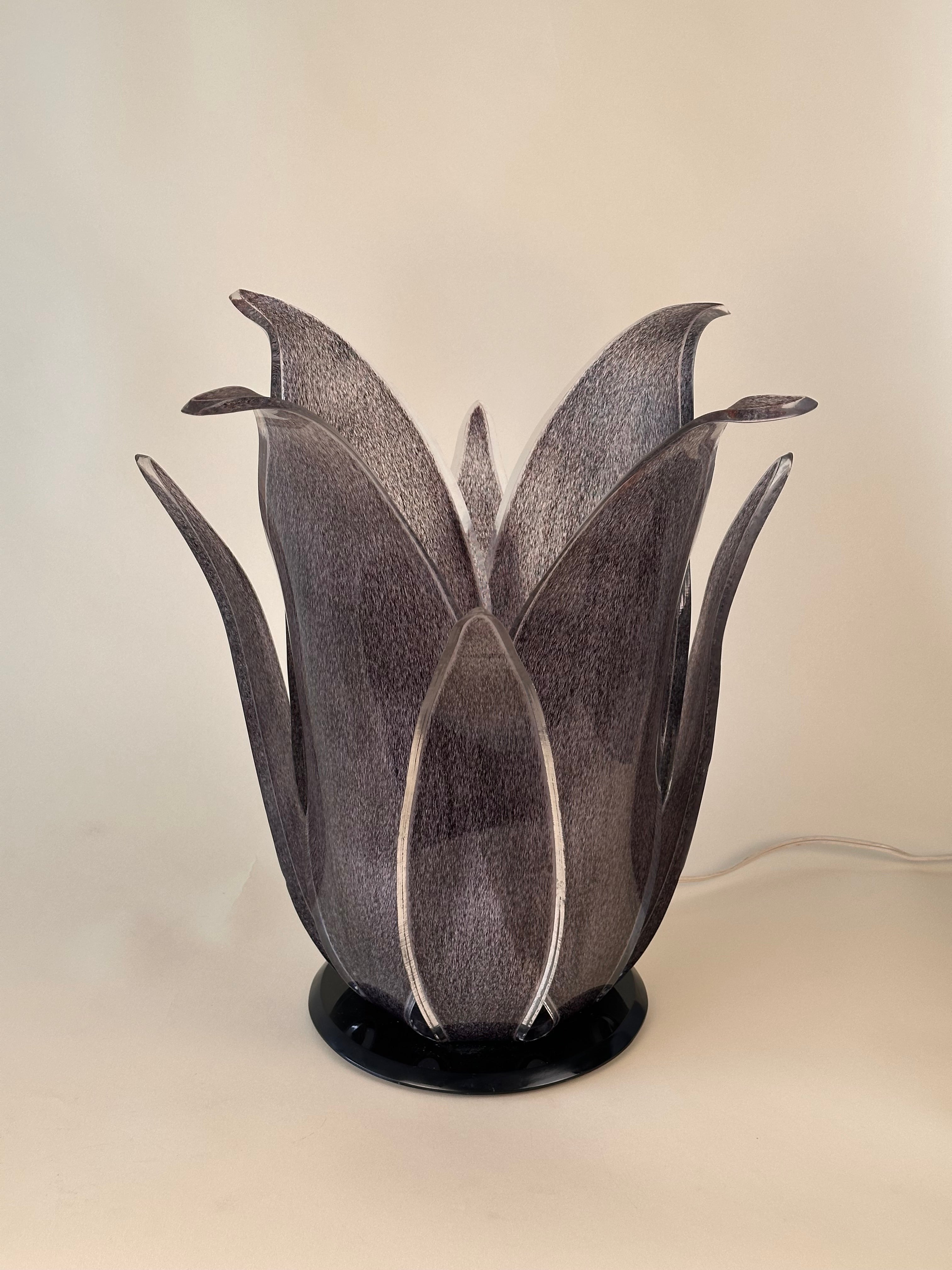 Lampe de table « Tulipe » en acrylique par Roger Rougier